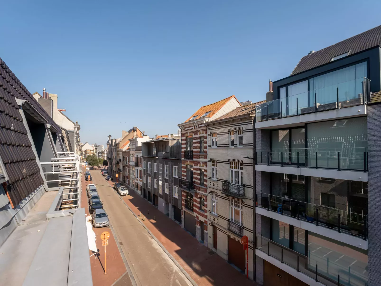 Littoral with two balconies-Buiten