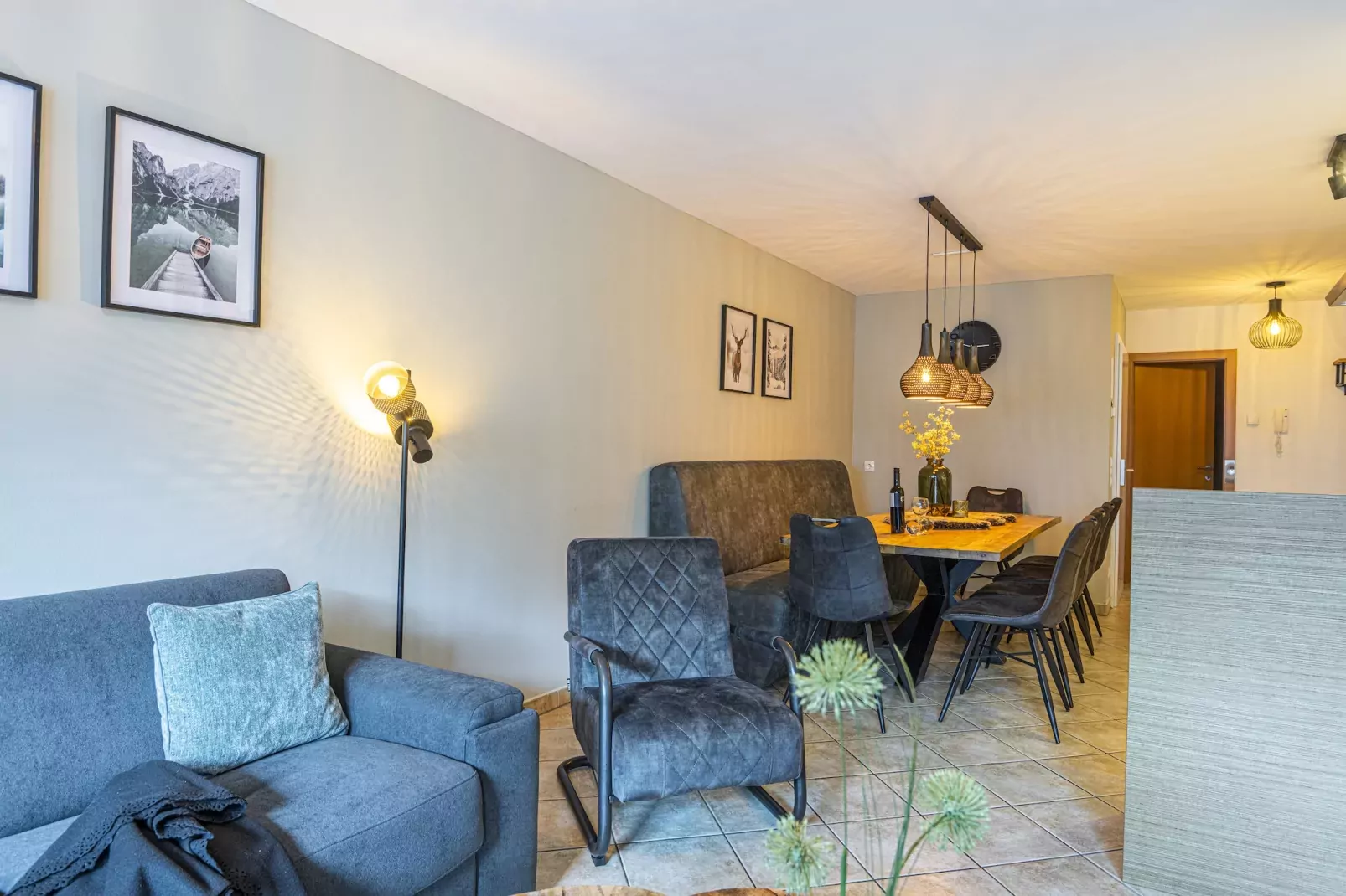 Comfort three-bedroom apartment – HO3C-Woonkamer