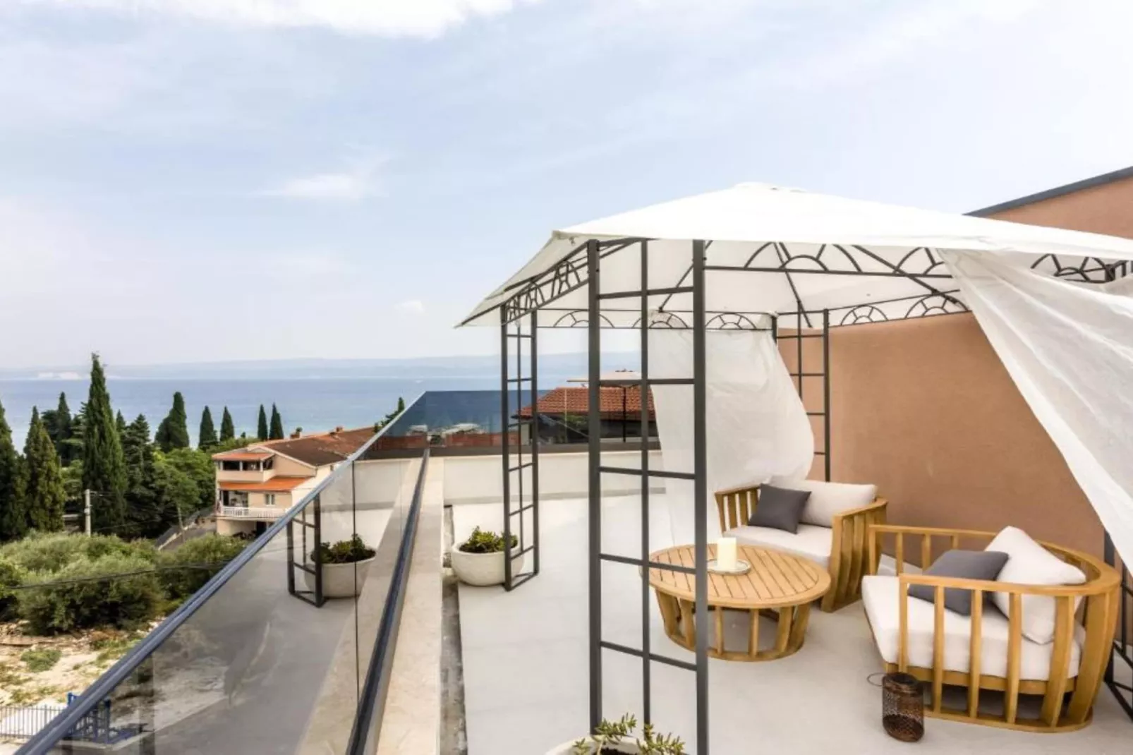 Three-Bedroom Penthouse Apartment-Terras