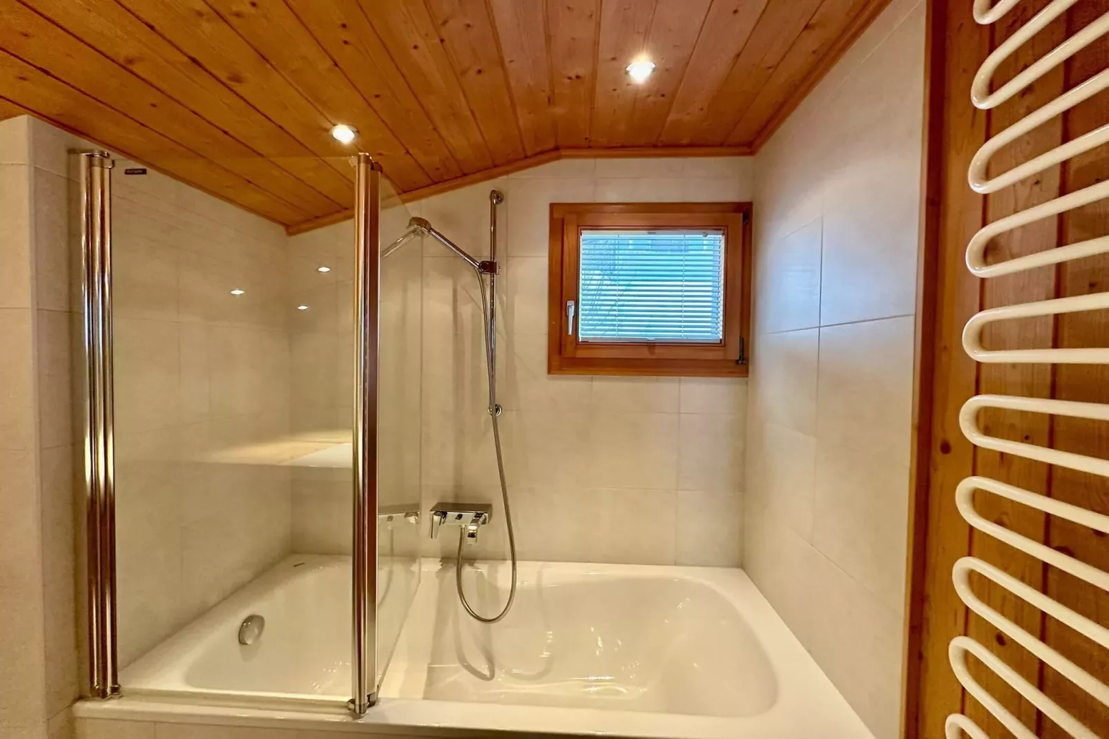 Chalet Bliss Spacious Six Bedrooms And Breathtaking Views-Badkamer