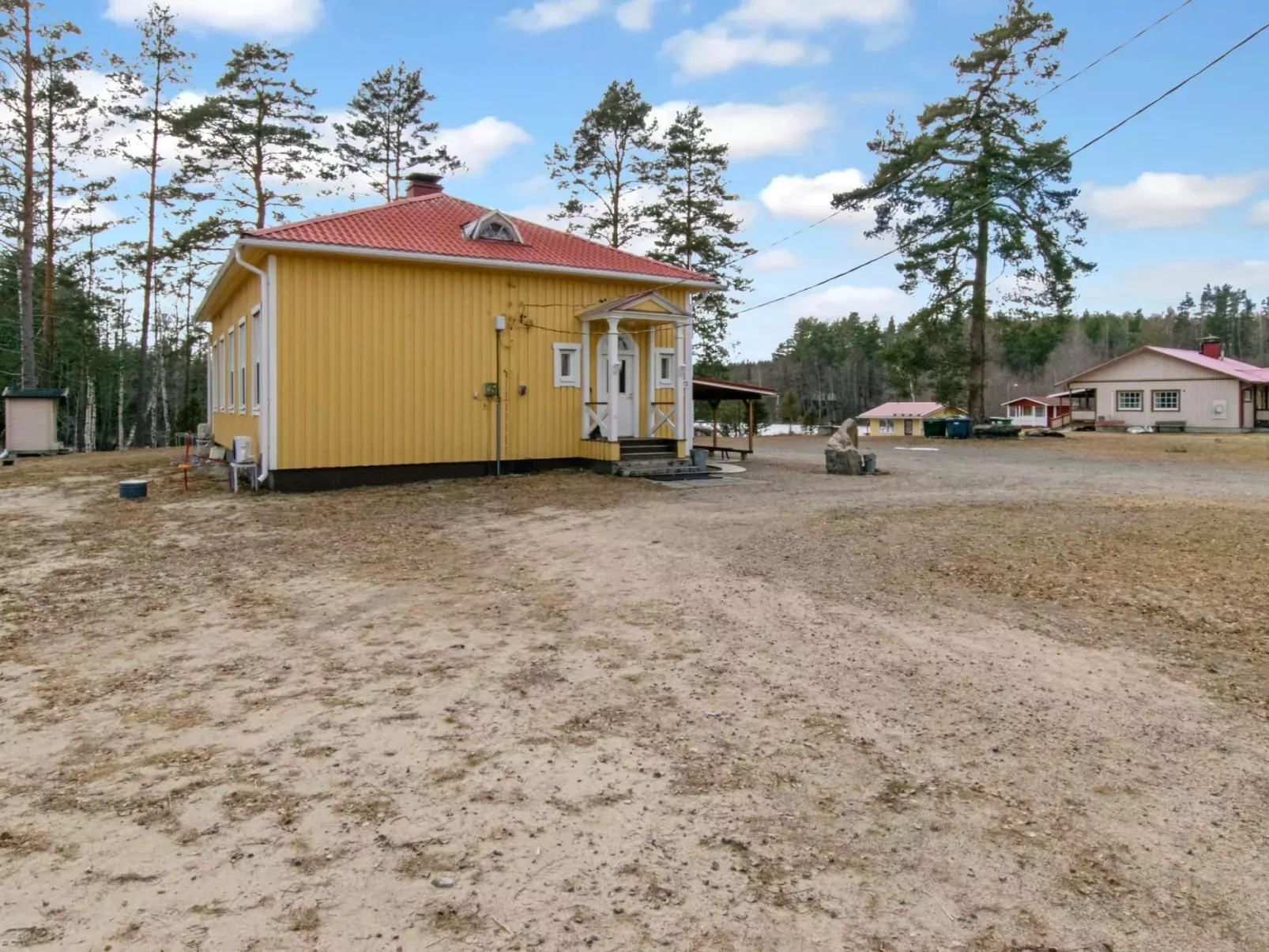Kaislajärven huvila-Buiten