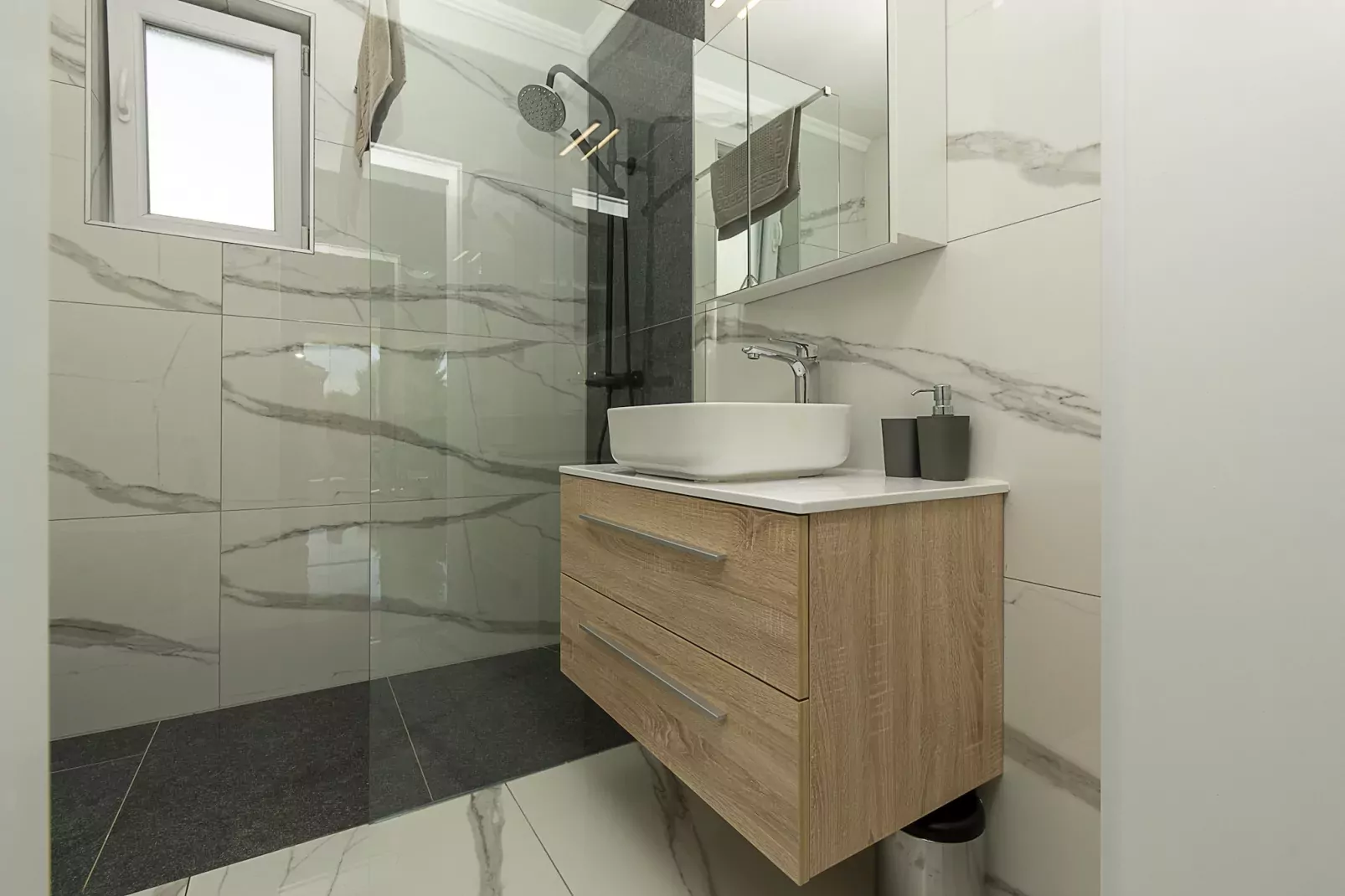 Villa Susanne with Private Pool-Badkamer