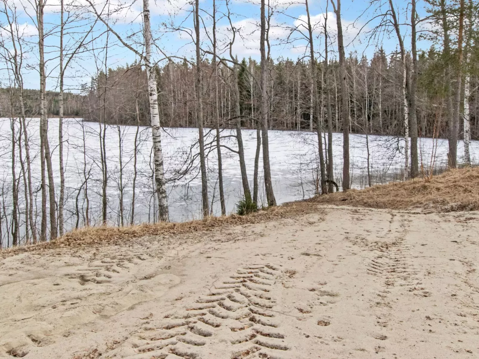 Kaislajärven huvila-Buiten