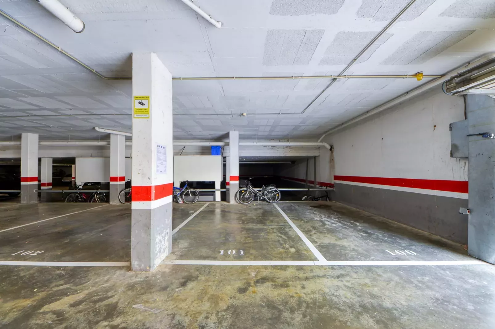 MILENI 2 4 Bjs 2 Roses-Parkfaciliteiten