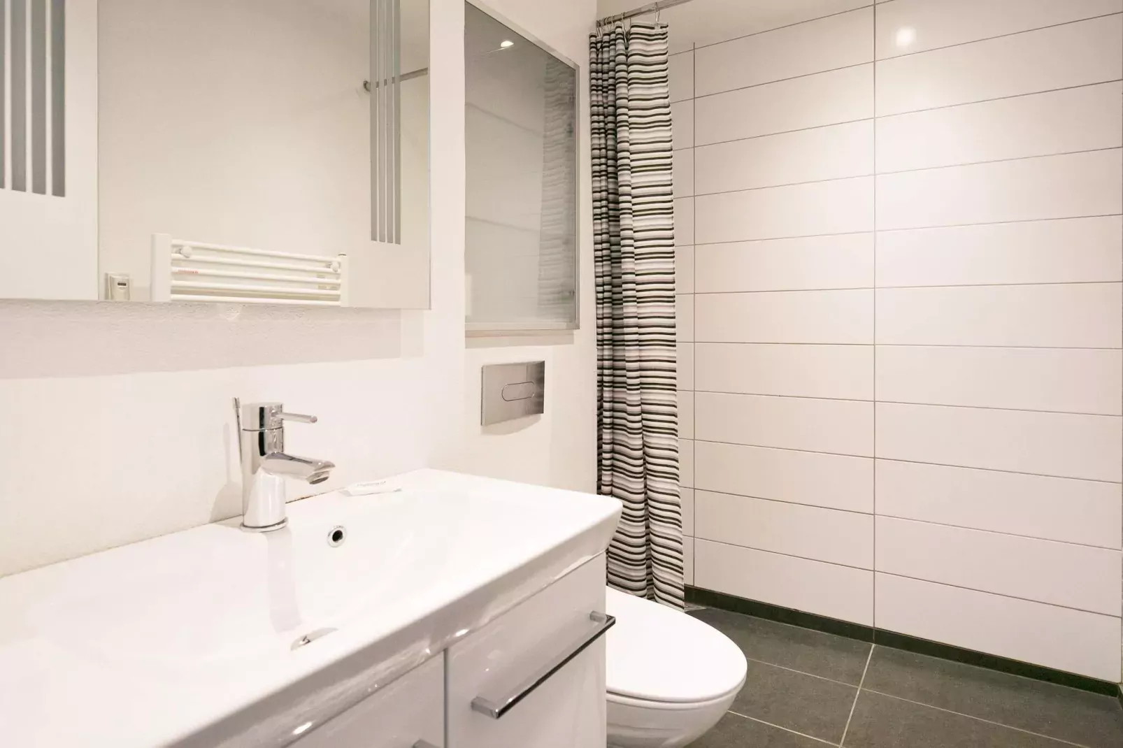 2 room w/seaview-Binnen