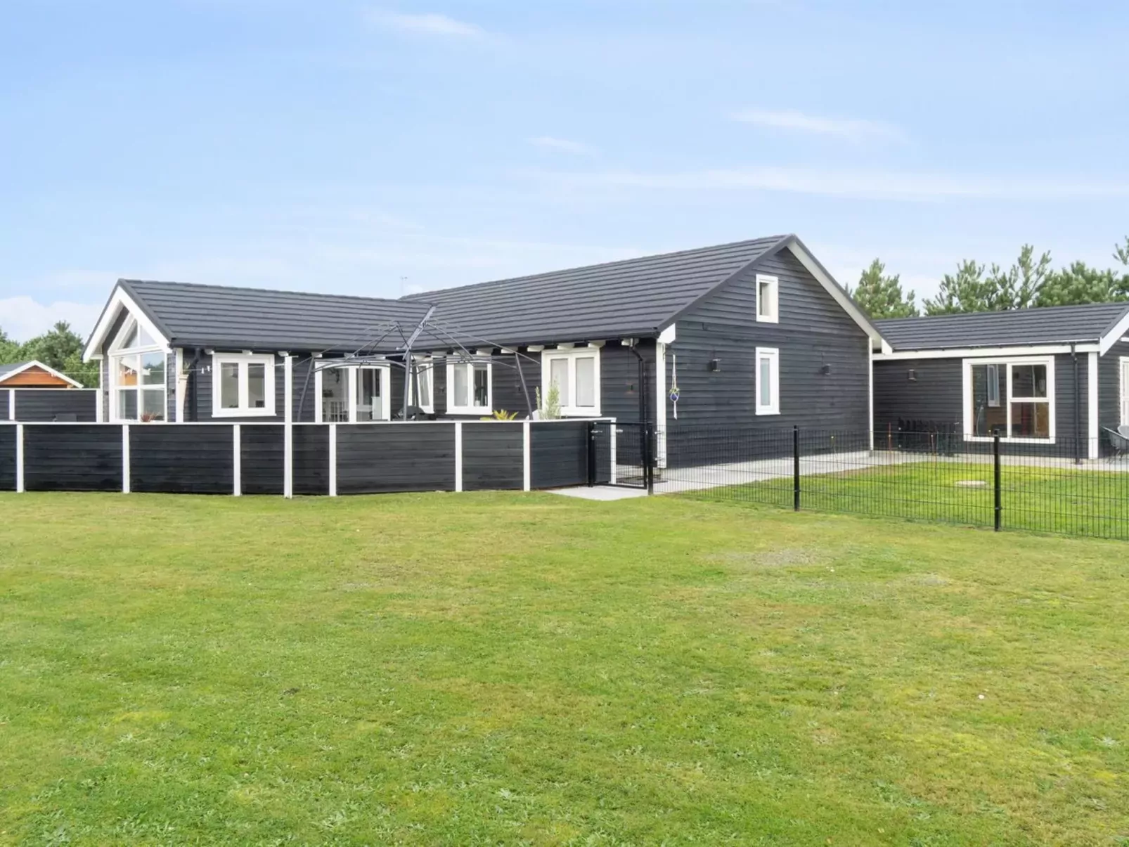 "Amdi" - 1.3km from the sea-Buiten