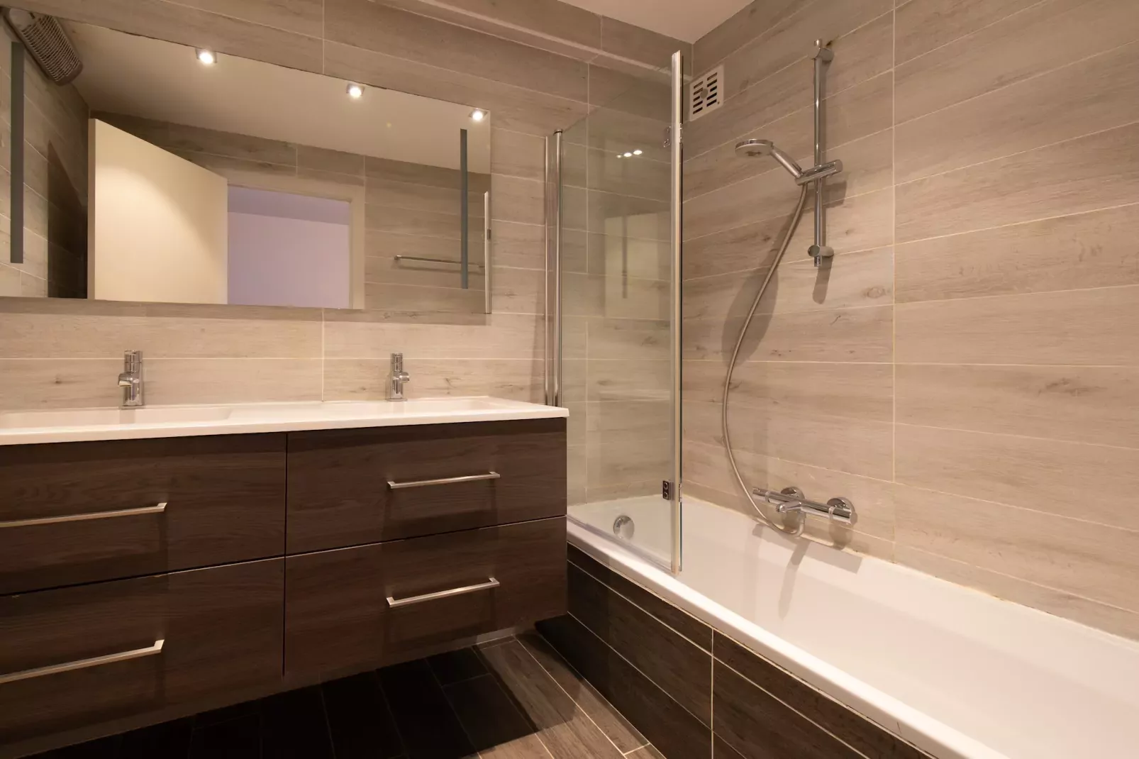 DIRECTOR 0201/ AC2-Badkamer