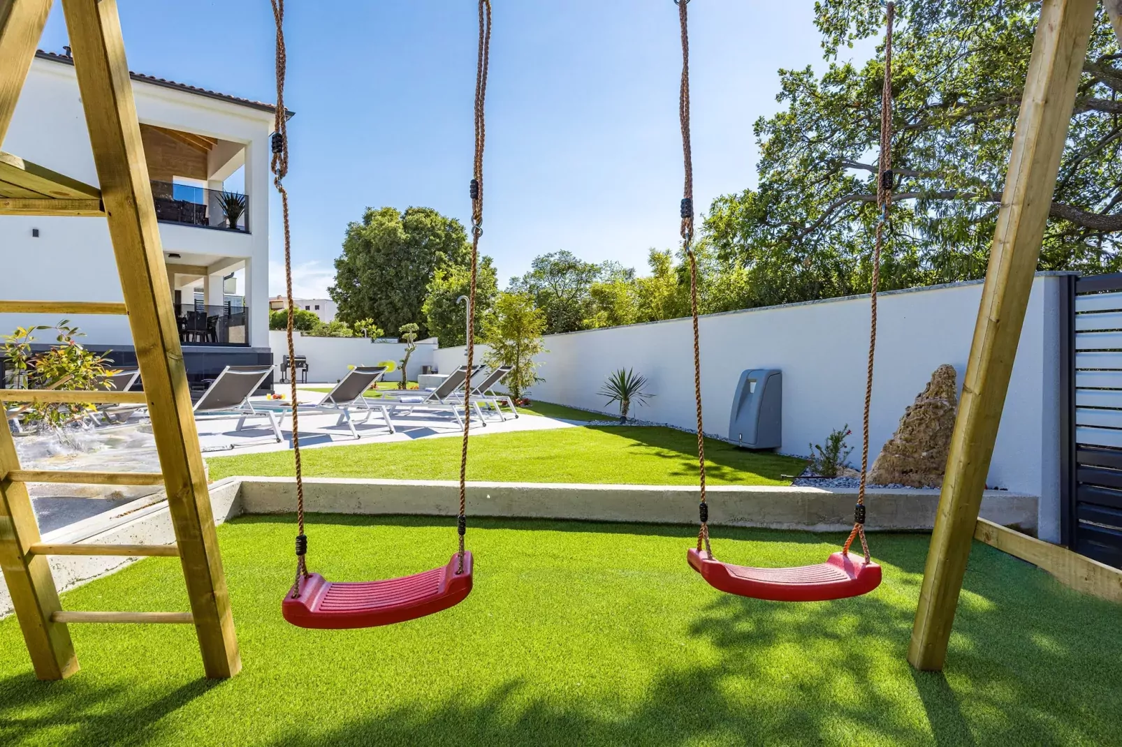Villa Antares - Luxurious Vacation Oasis