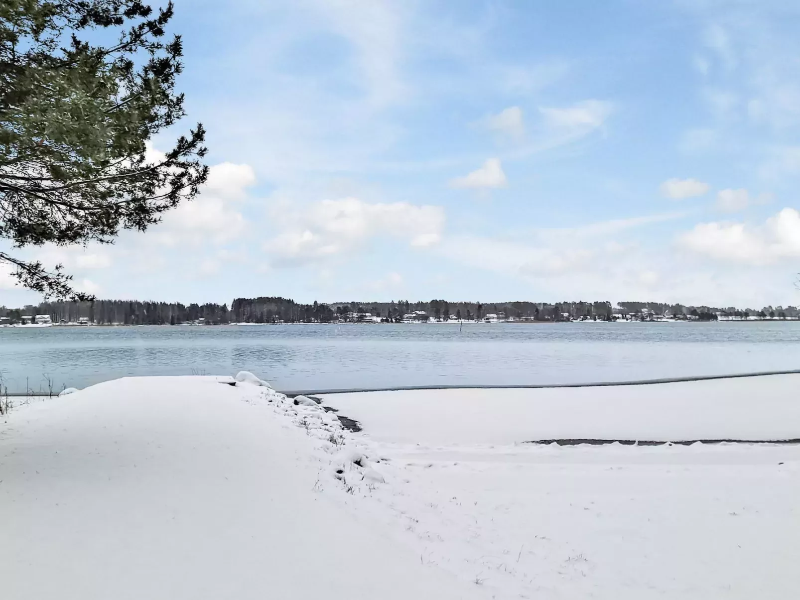 Ruokovirran mökki-Buiten