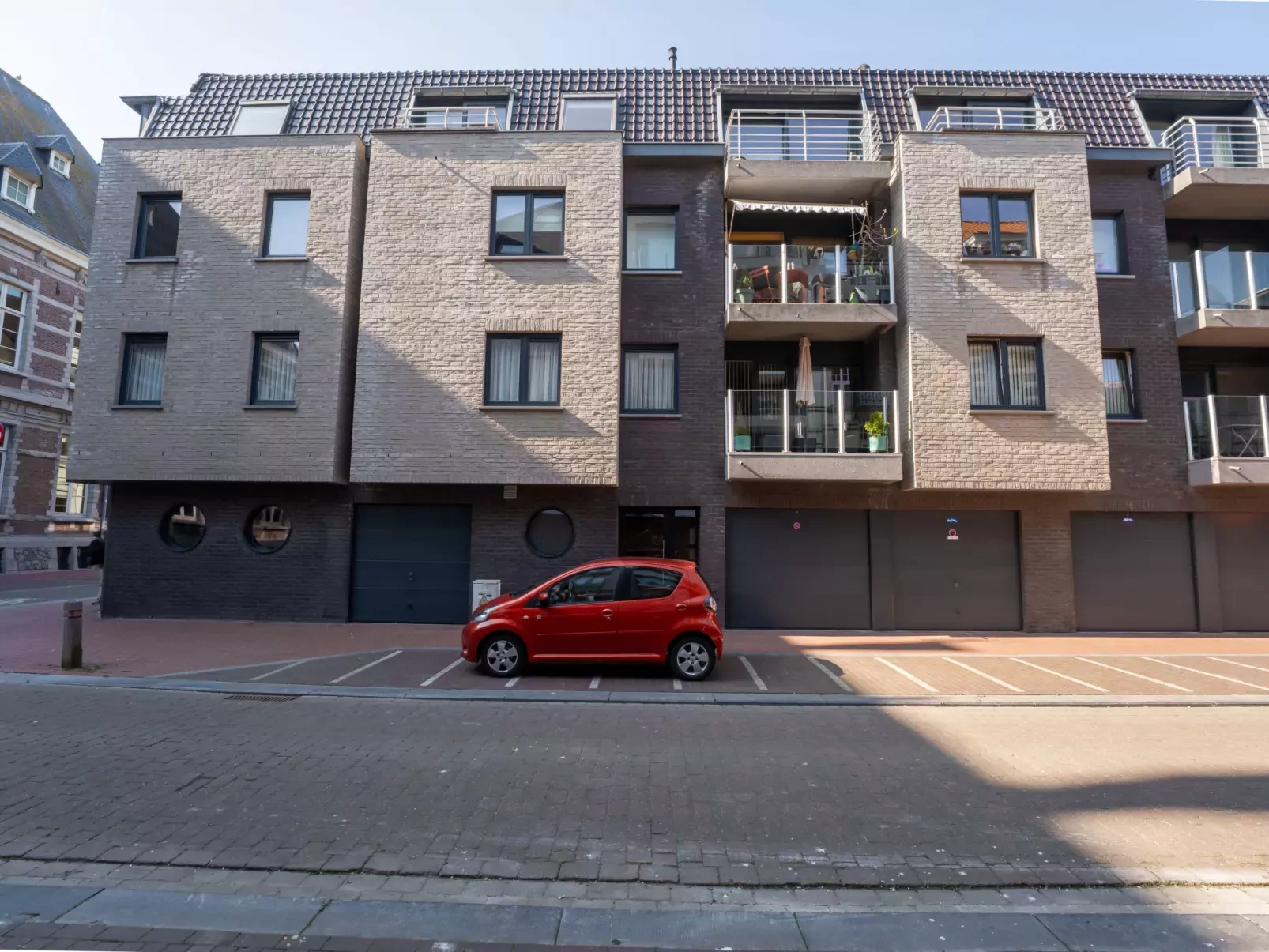 Littoral with two balconies-Buiten