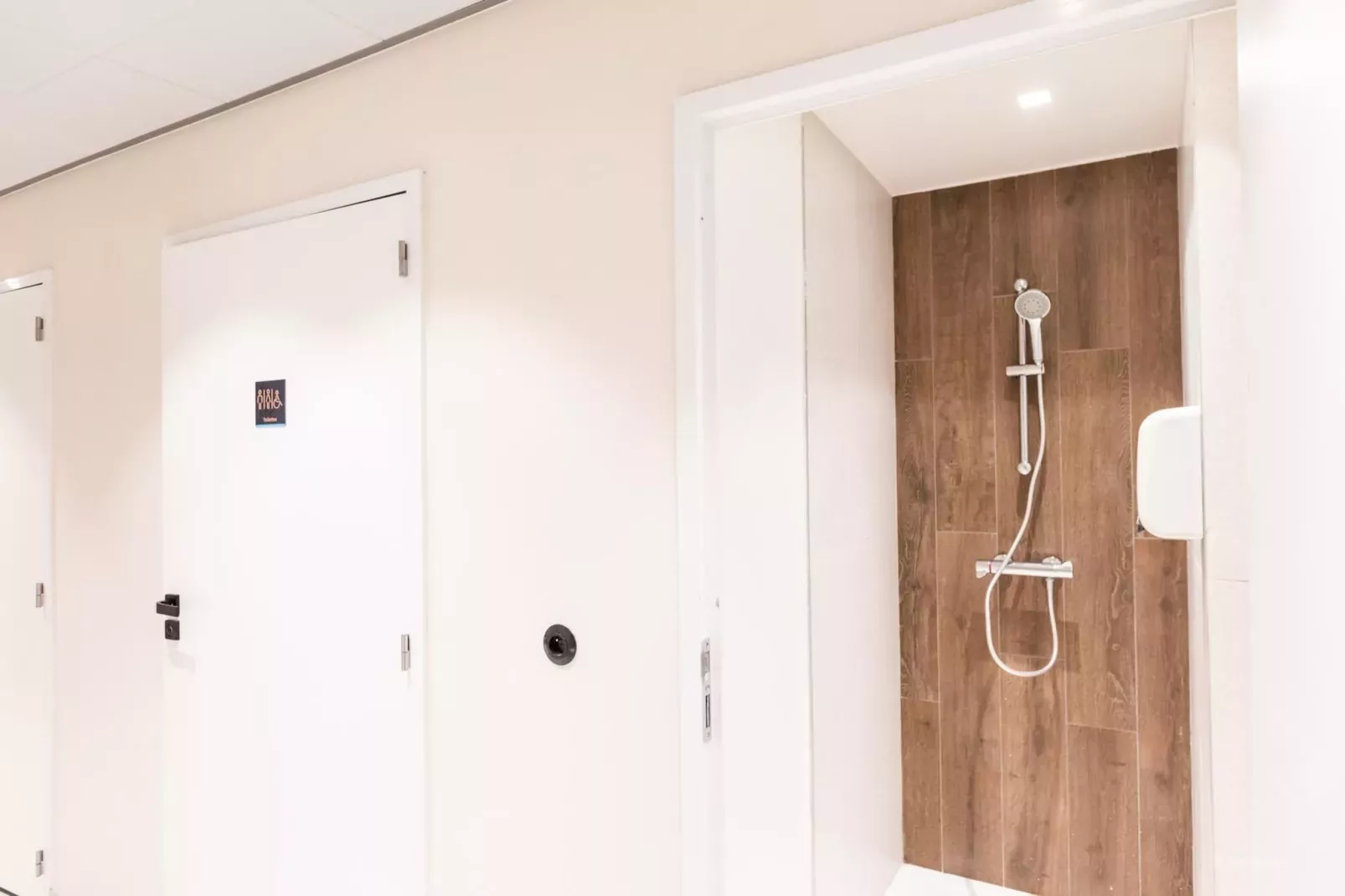 PLAGNE MONTALBERT Le Snoroc- A50S-Badkamer