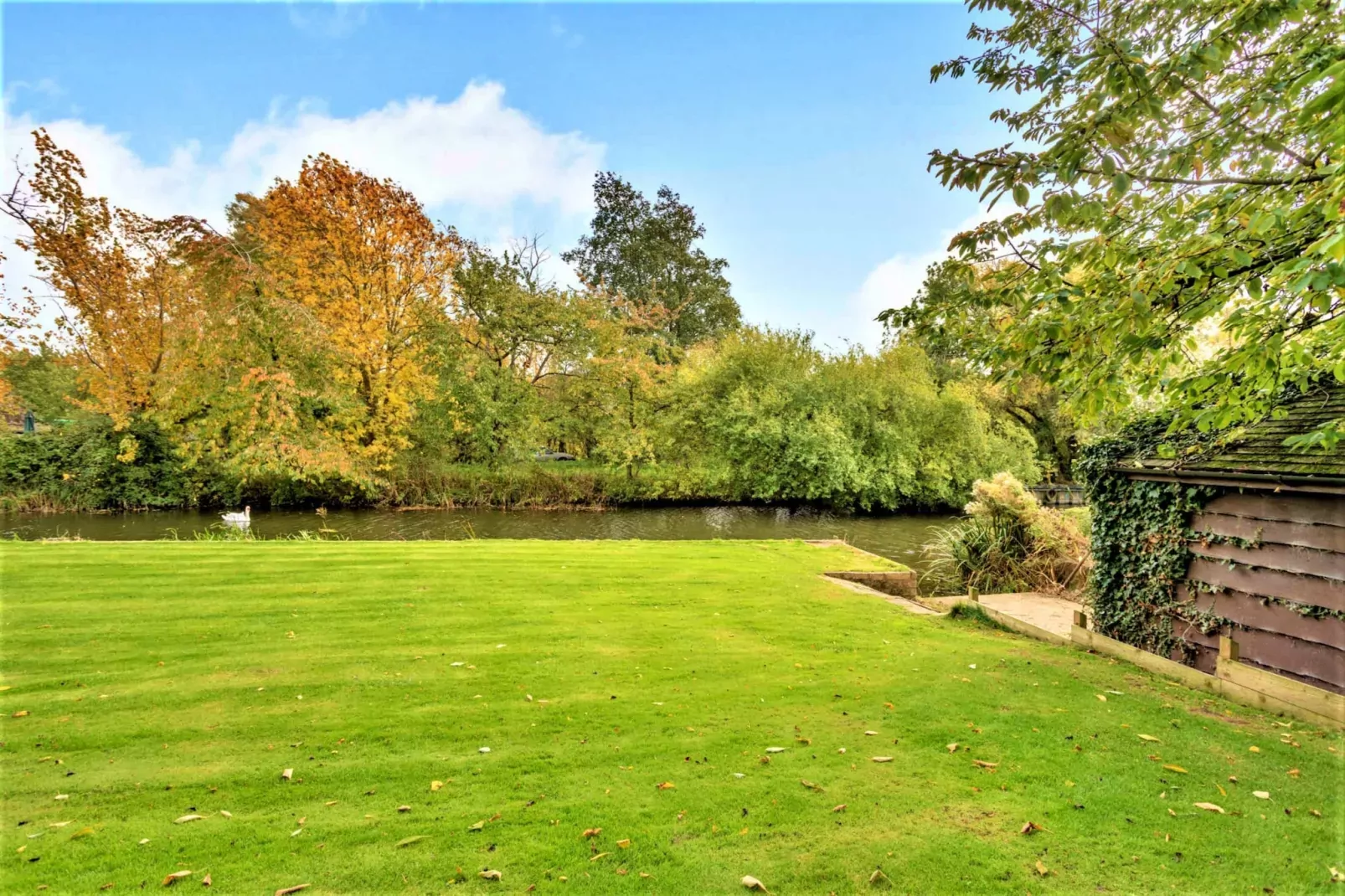Islip Mill House - Beautiful Riverside Home-Buitenlucht