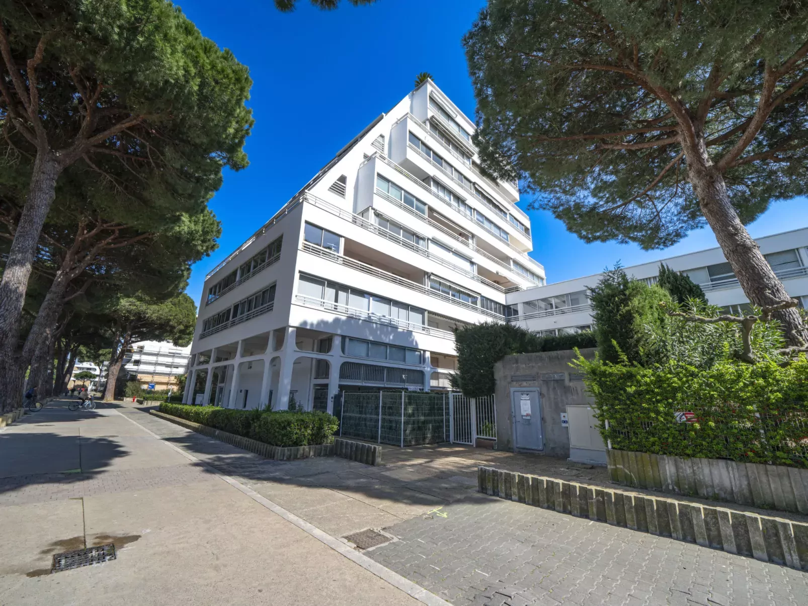 Le Club-Buiten