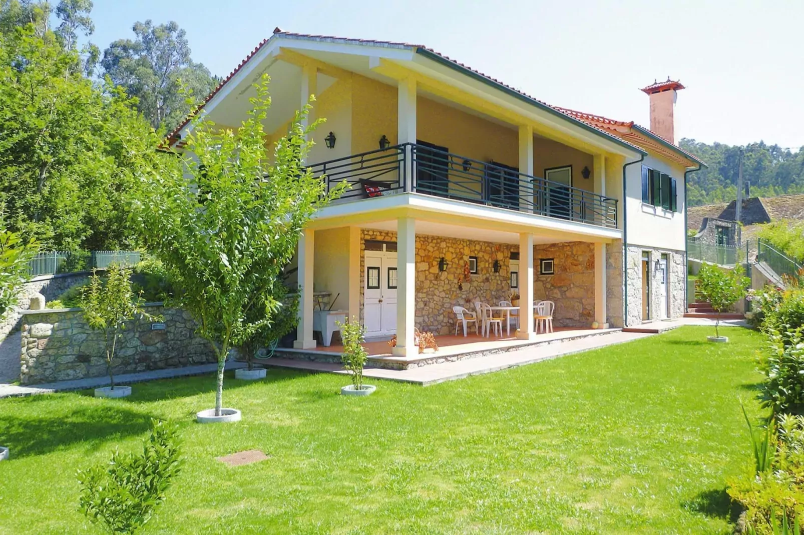 Holiday home Vale de Cambra - Rôge-Buitenkant zomer