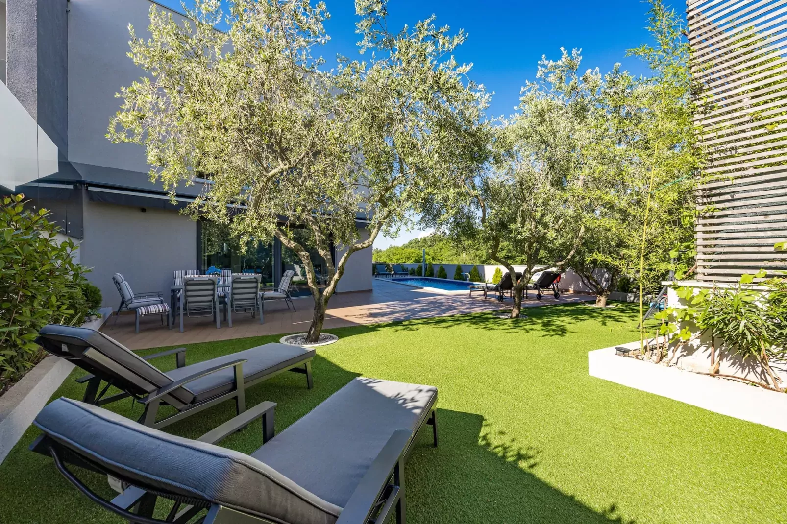 Villa Pinus-Tuinen zomer