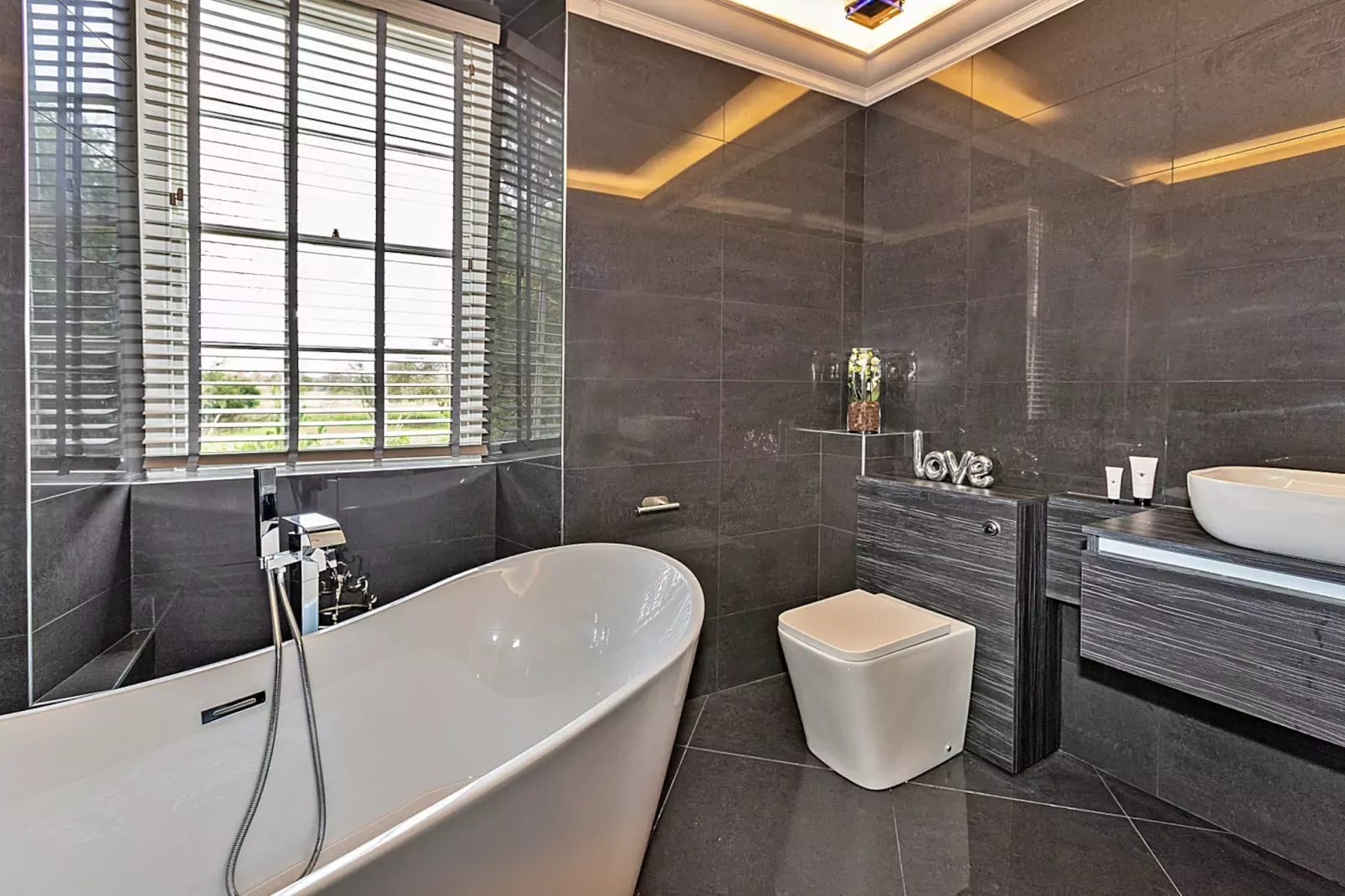 Ttich Manor Retreat-Badkamer