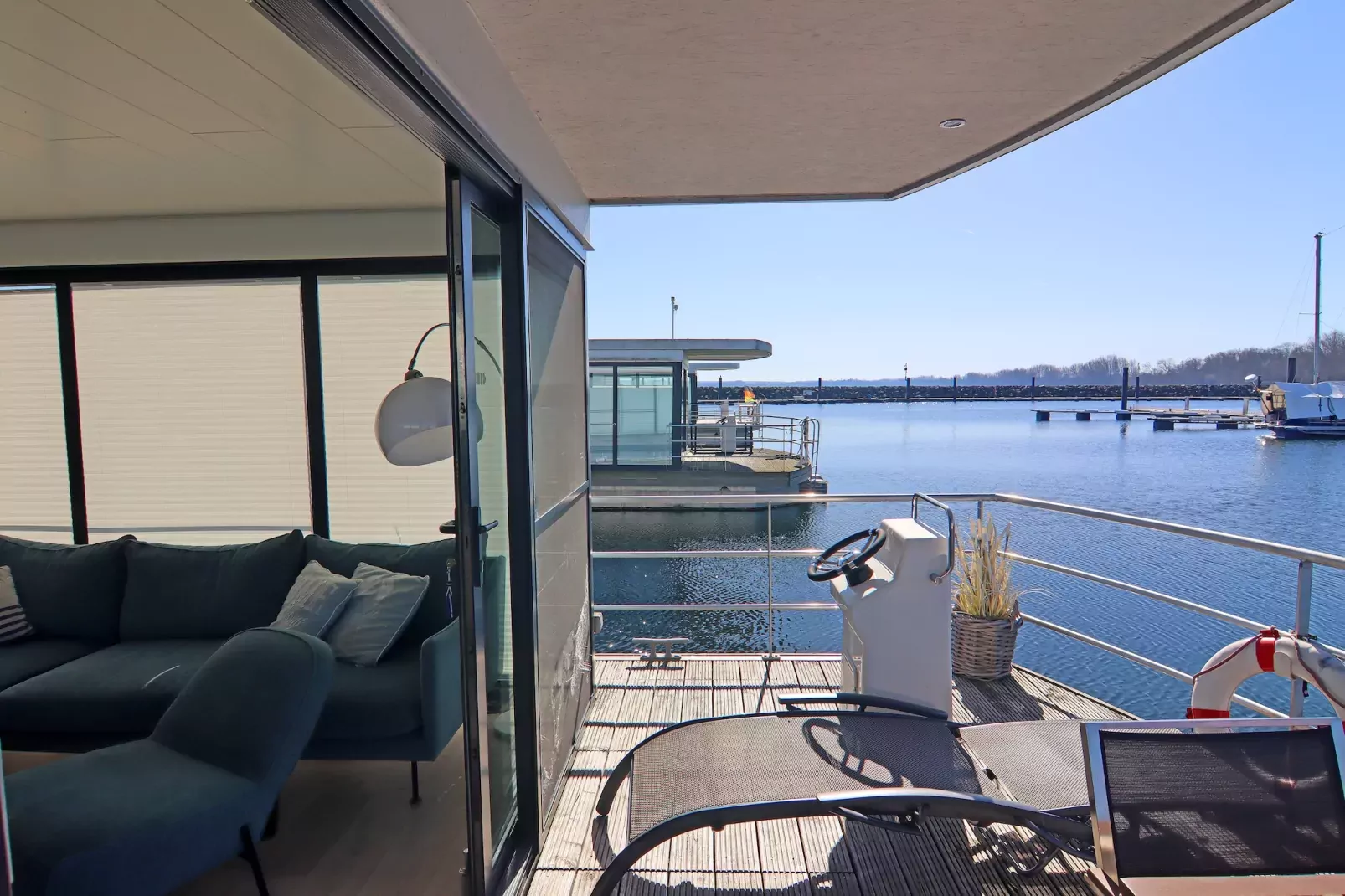 Hausboot Family & Friends LP 4 / 1-2 Personen-Terrasbalkon
