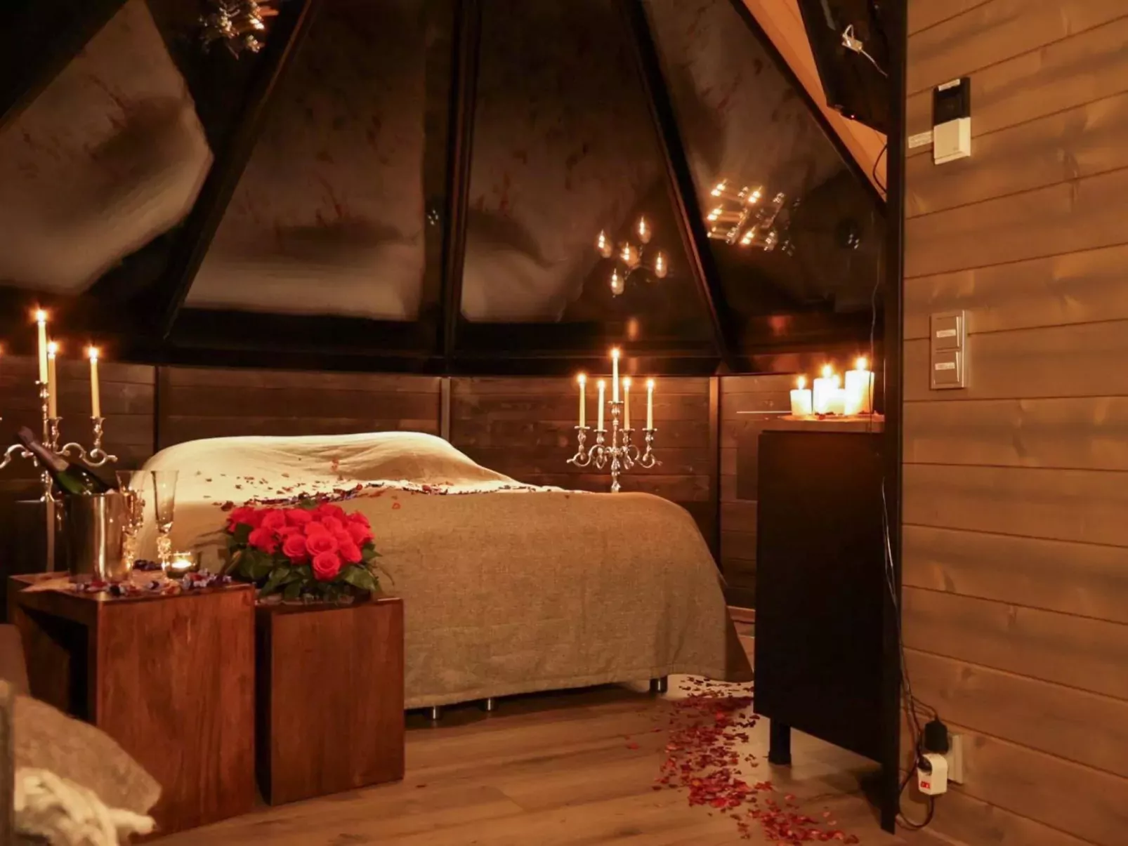 Samruam b aurora cabin-Binnen