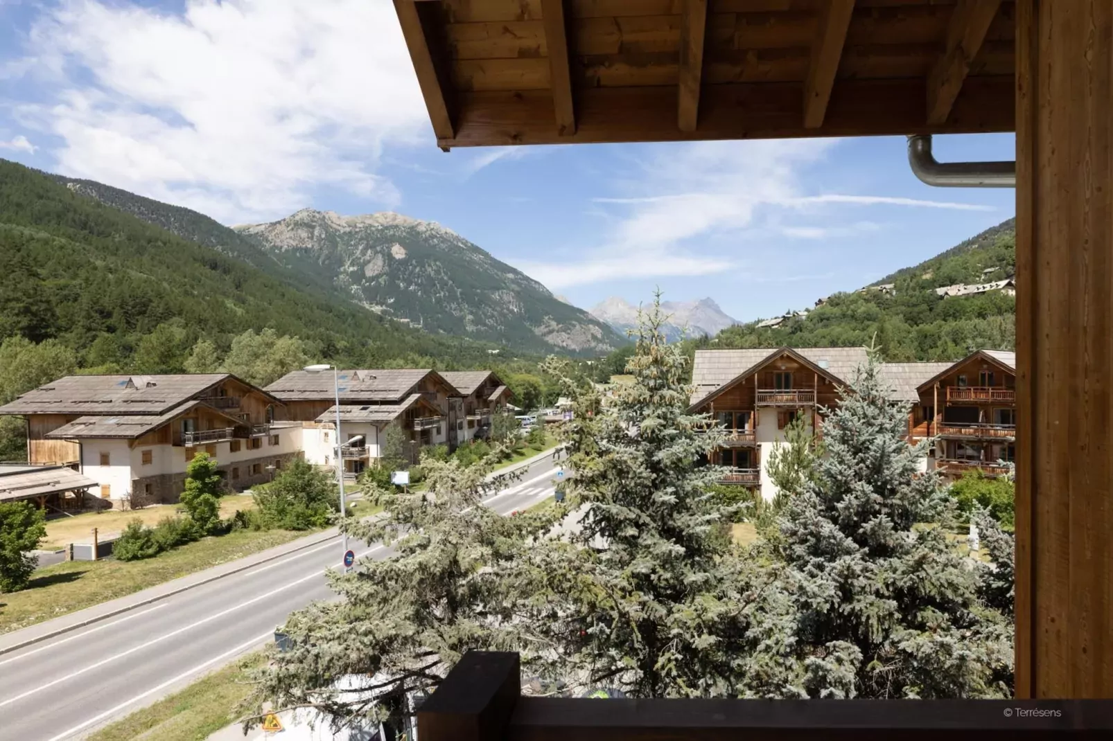 SERRE CHEVALIER Le Cristal Lodge-A40S-Uitzicht zomer