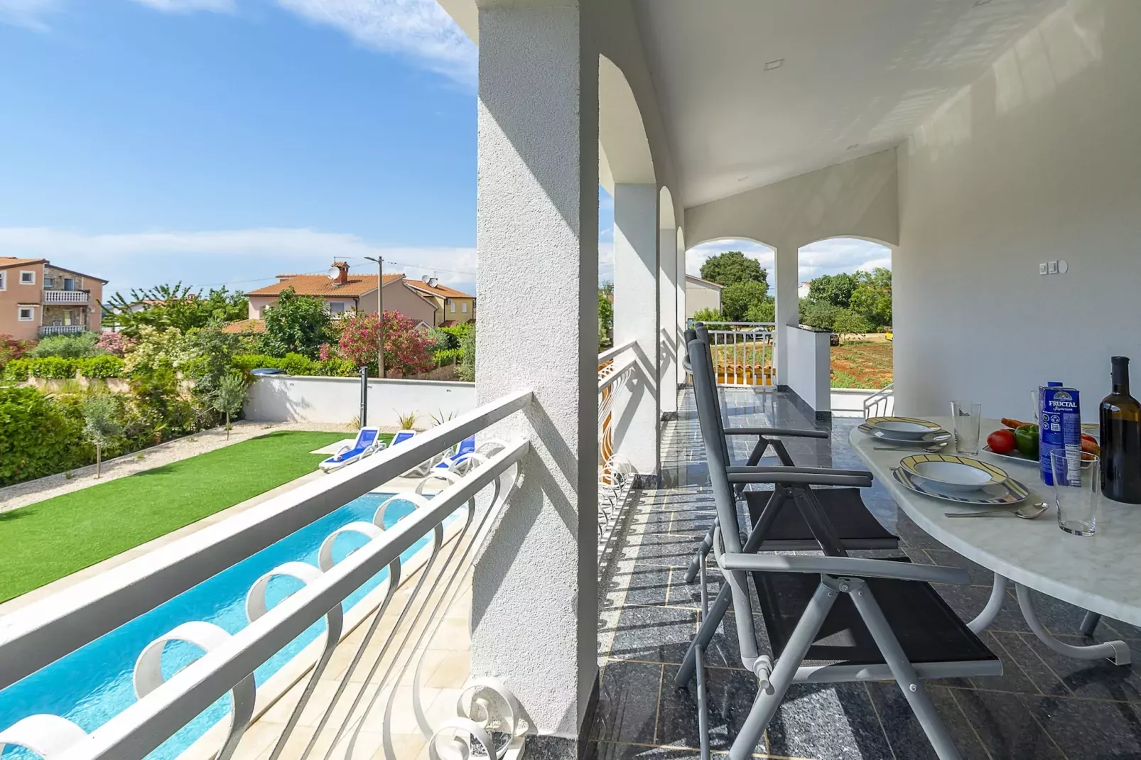 Villa Susanne with Private Pool-Terrasbalkon