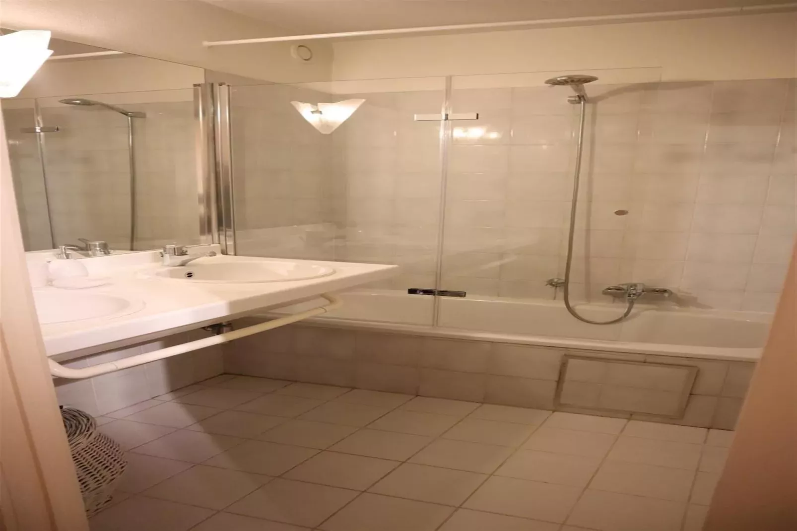 490403-Badkamer