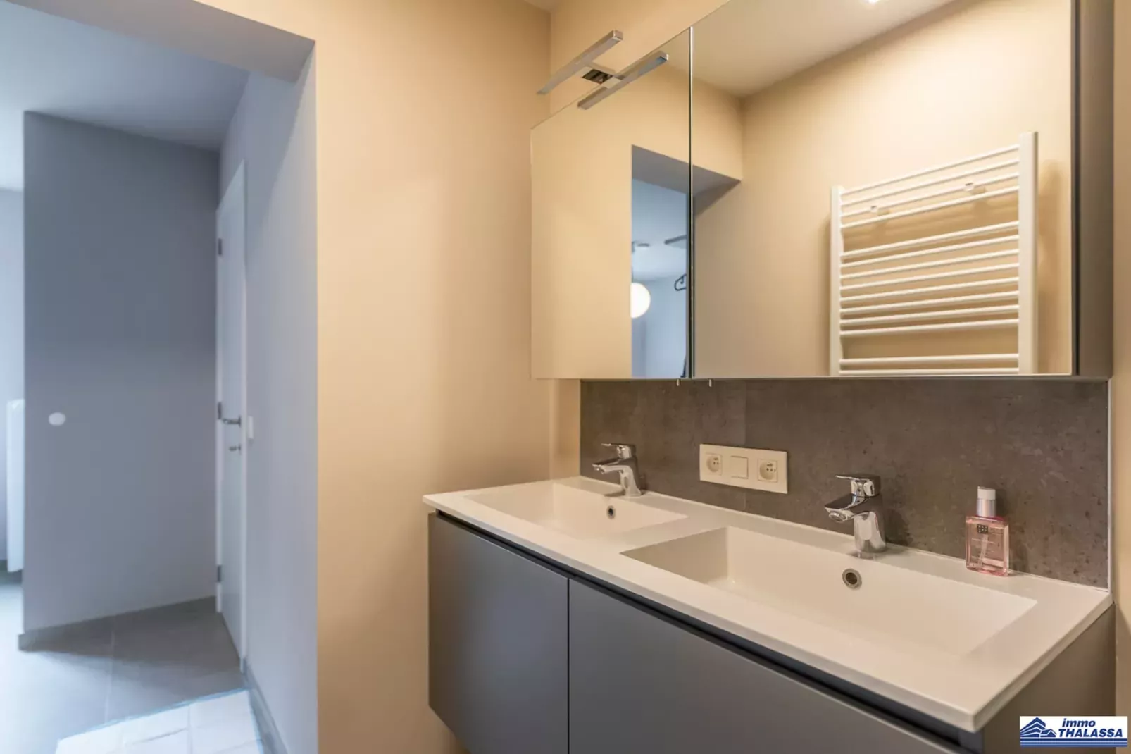 Le Roulis 0501-Badkamer