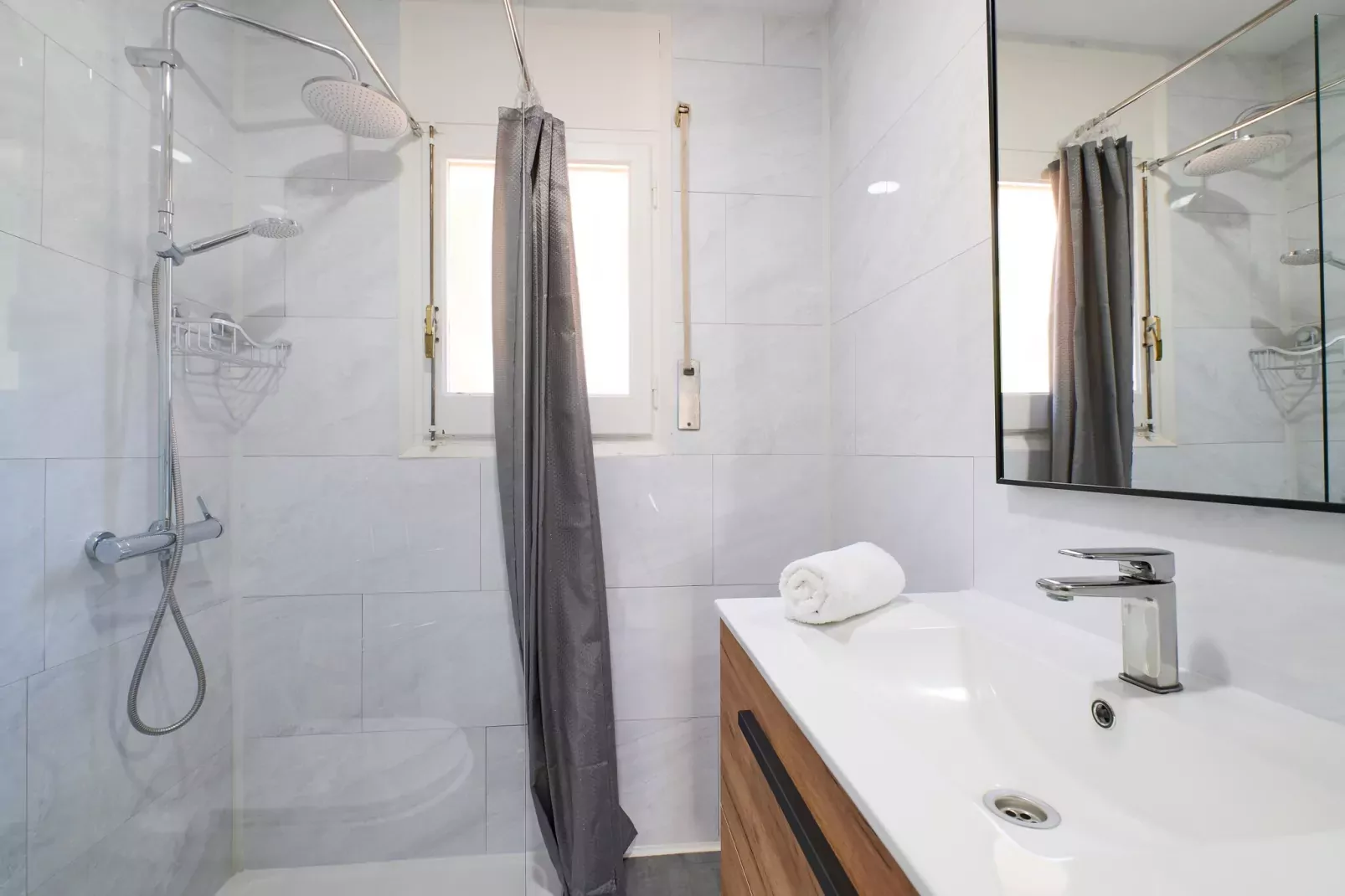 Tordera 18-Badkamer