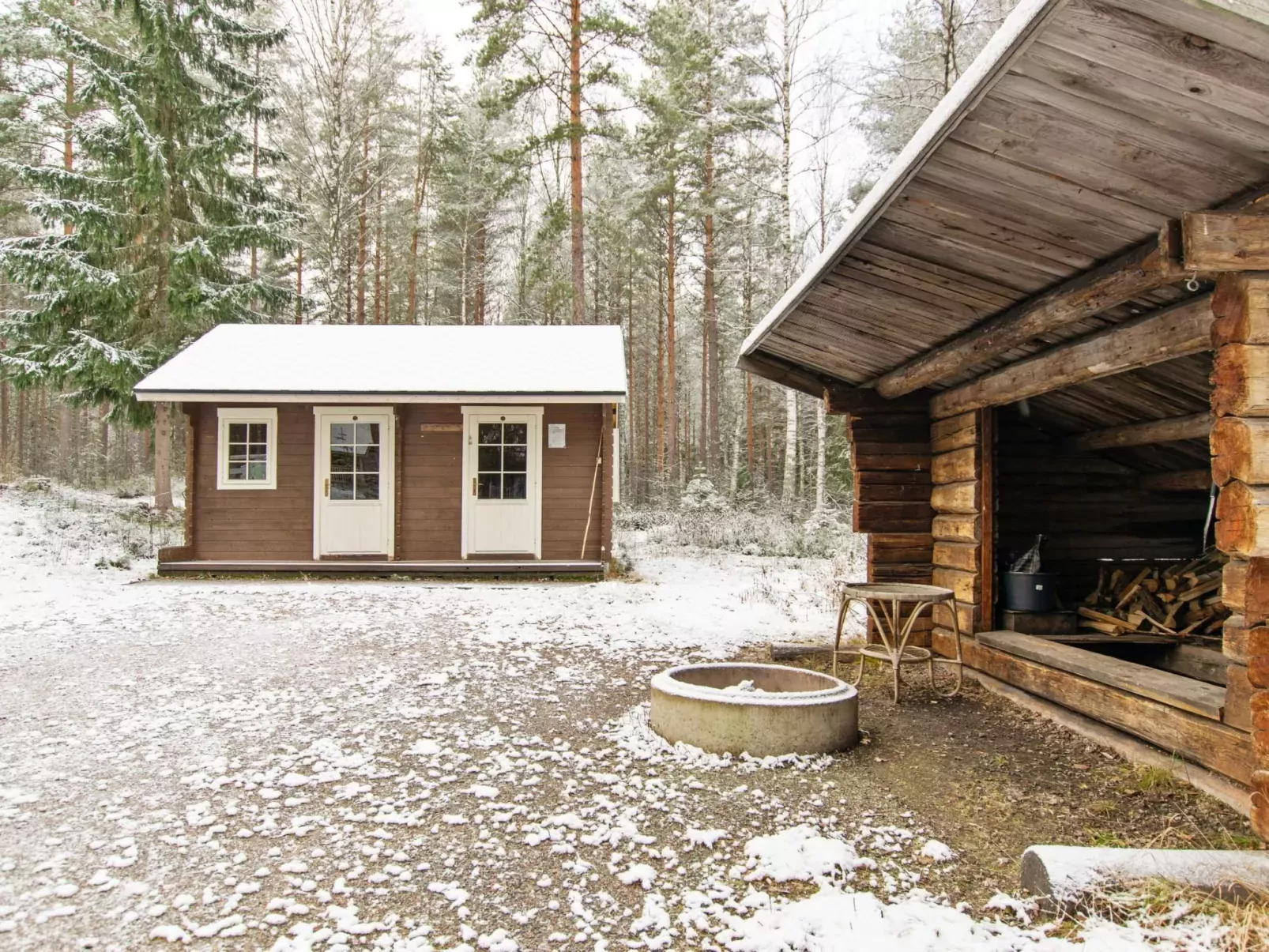 Kilpolan orvokki, pauliina ja karoliina-Buiten