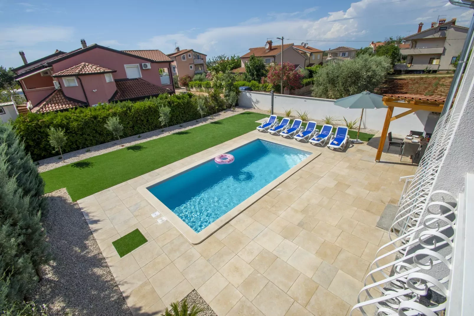 Villa Susanne with Private Pool-Buitenlucht