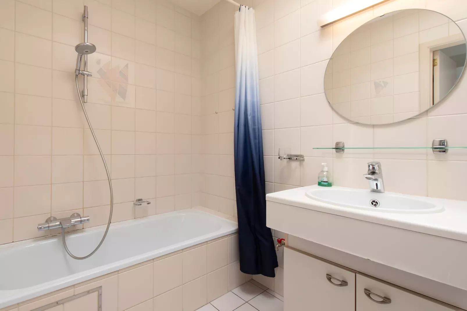 ZANDBK1 1001/ TV10-Badkamer