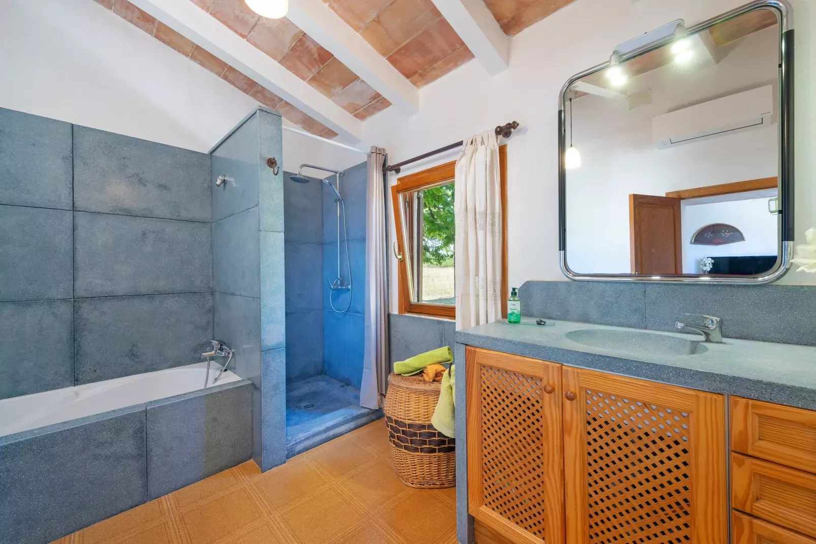 Can Sua-Badkamer