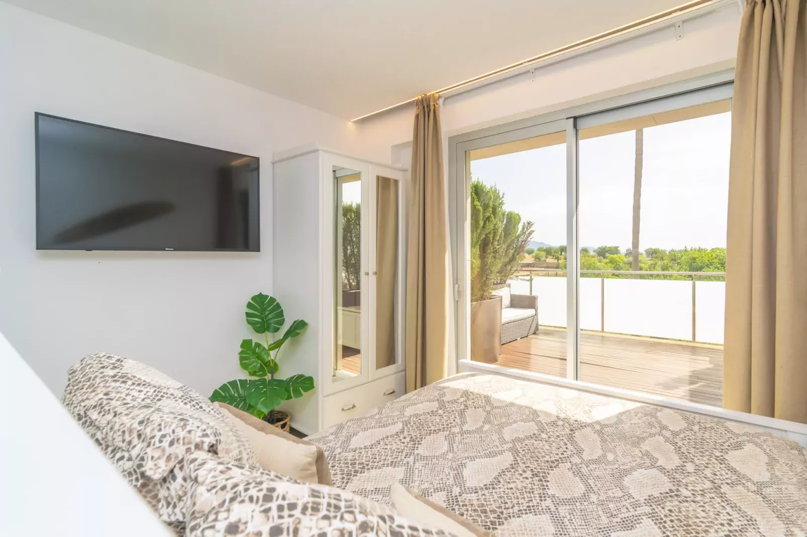 Rainbow Home Mallorca-Image-tags.