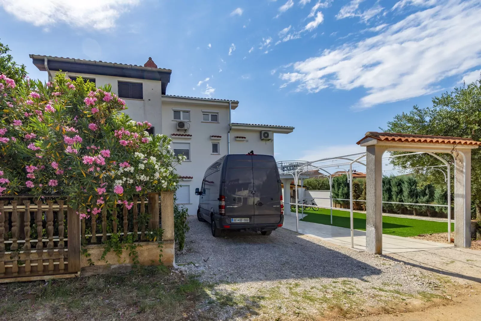 Villa Susanne with Private Pool-Buitenlucht