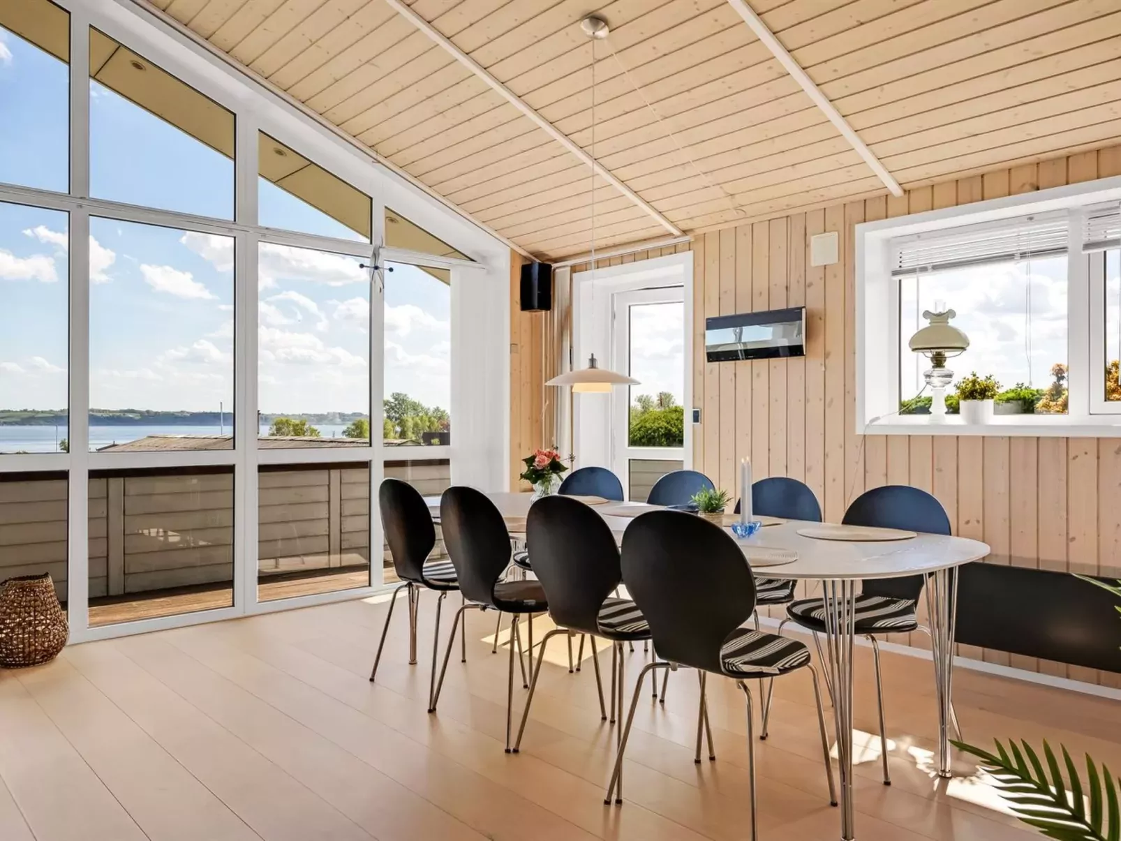 "Jelke" - 500m from the sea-Binnen