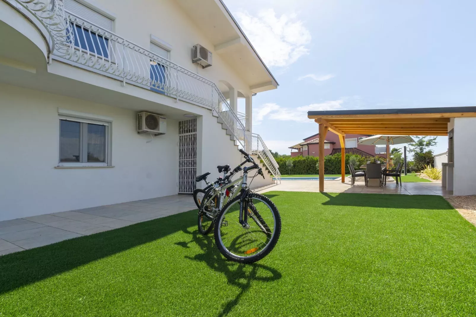 Villa Susanne with Private Pool-Buitenlucht