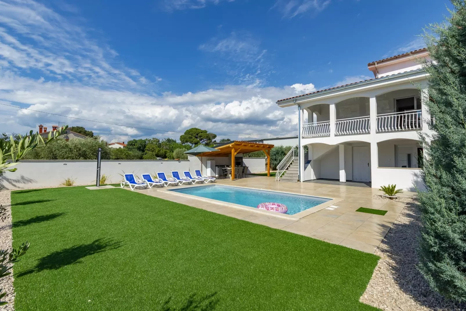 Villa Susanne with Private Pool-Buitenlucht