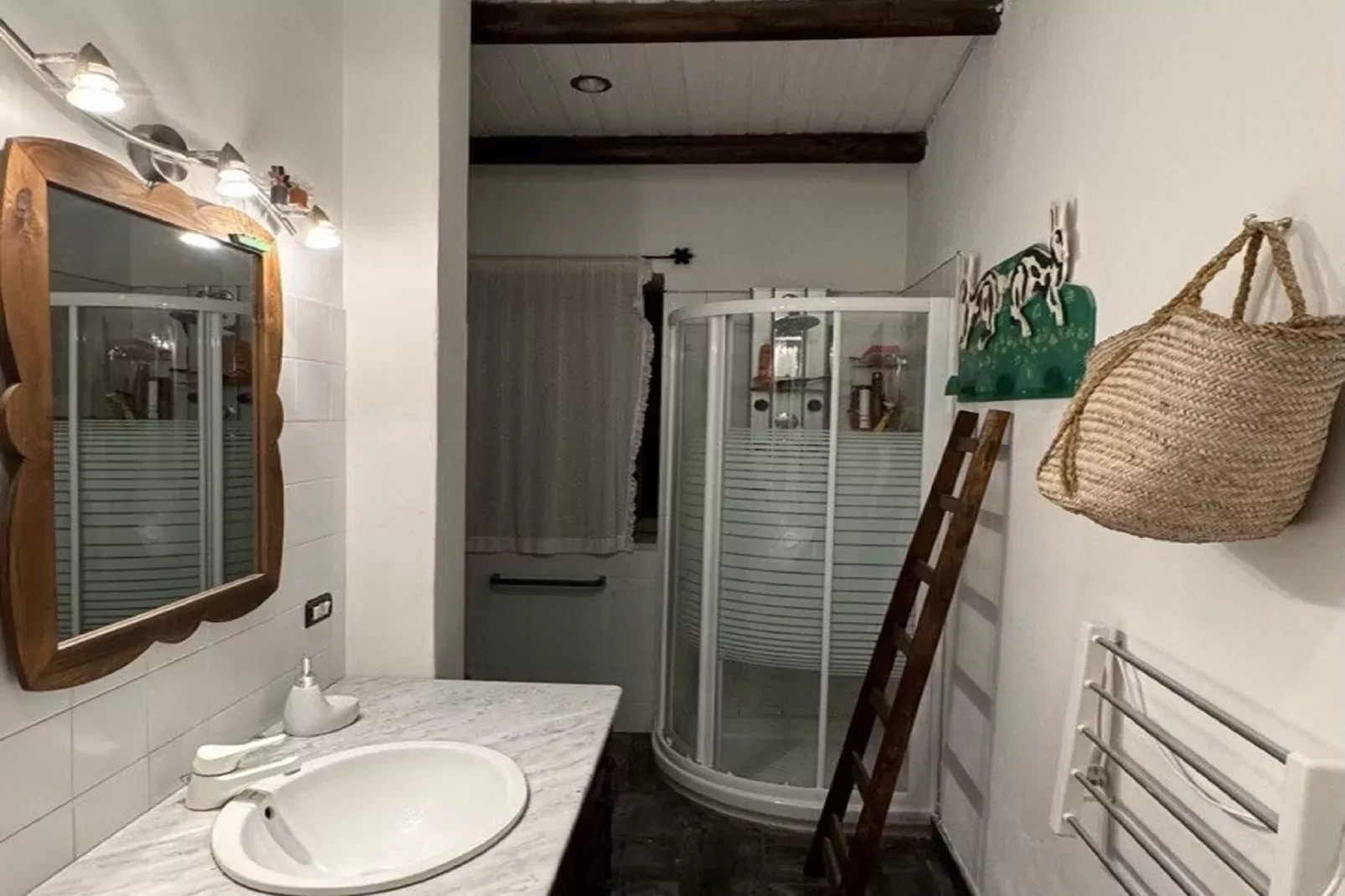 Villa Castelbuono-Badkamer