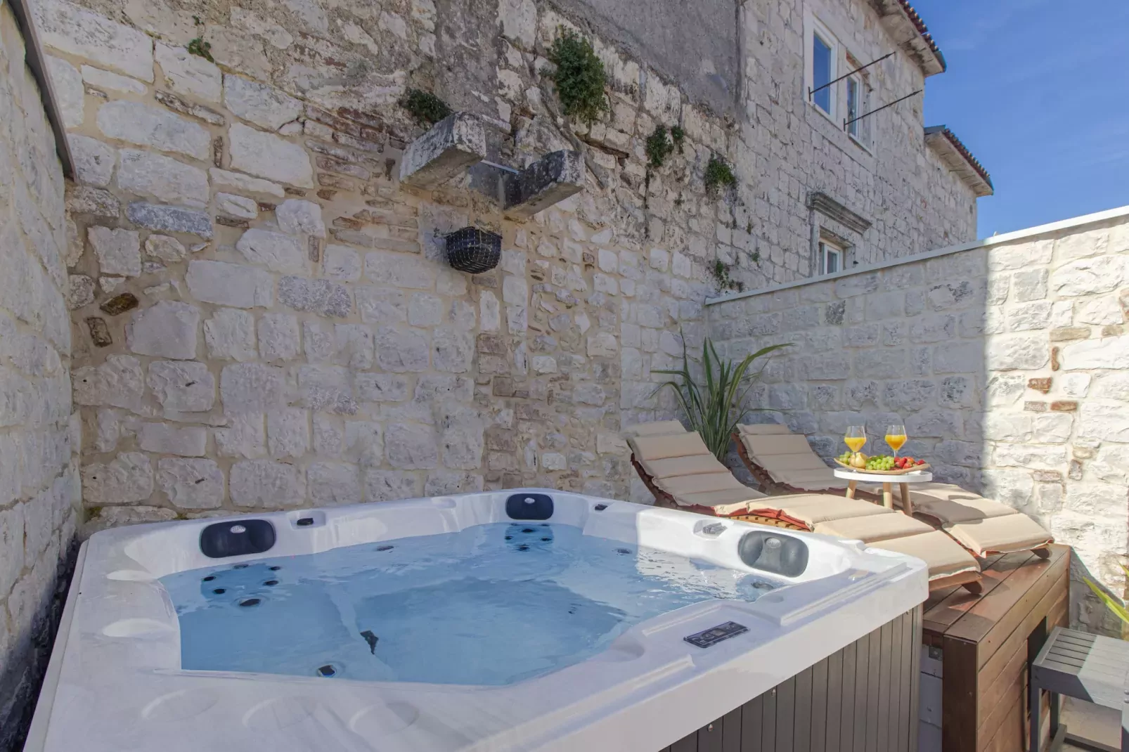 Stone House Trogir-Terras