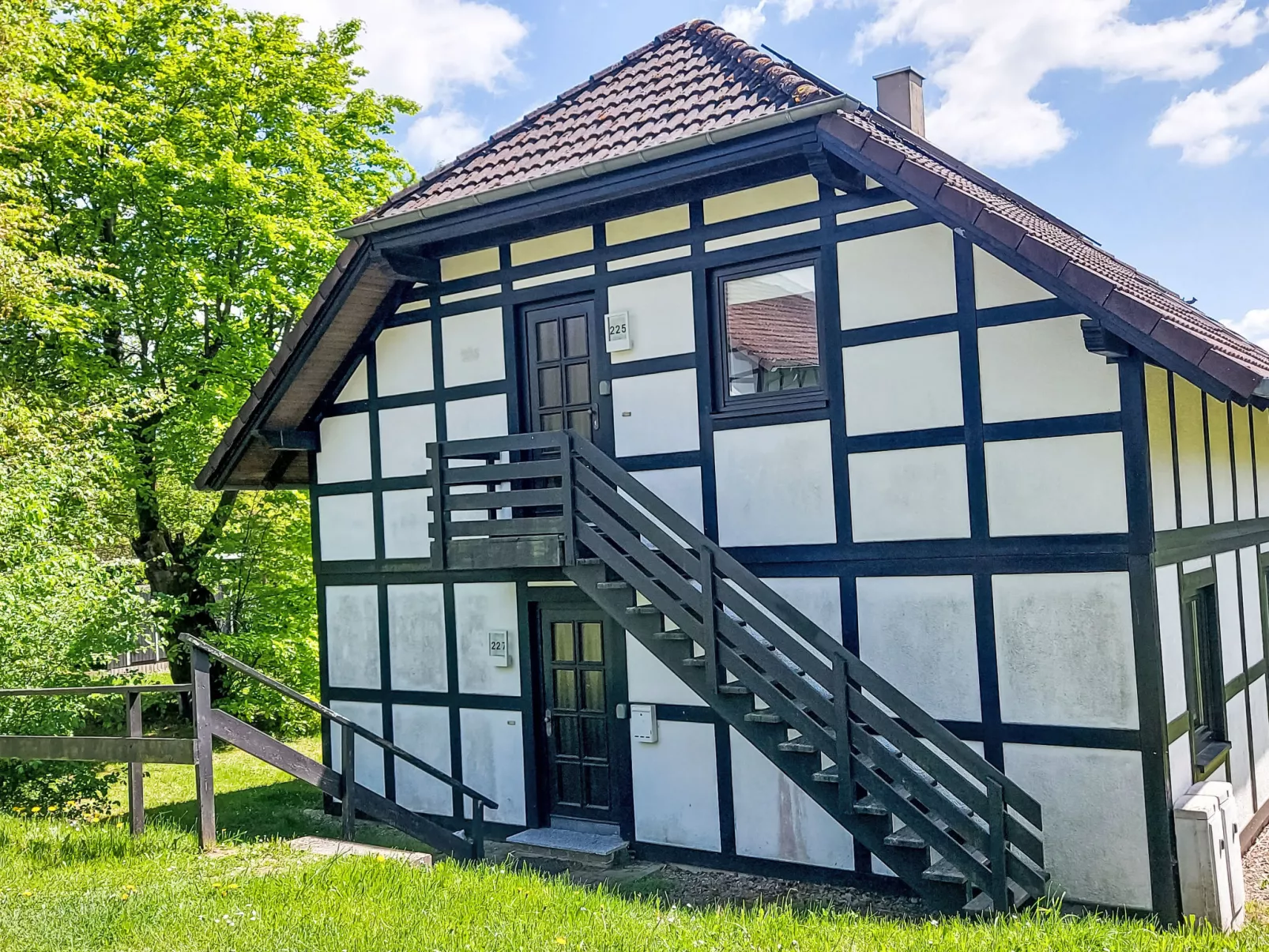 Sternberg 225/227 Ganzes Haus-Buiten