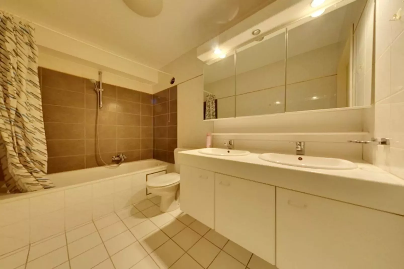 MESANGES 0802/ 8A-Badkamer