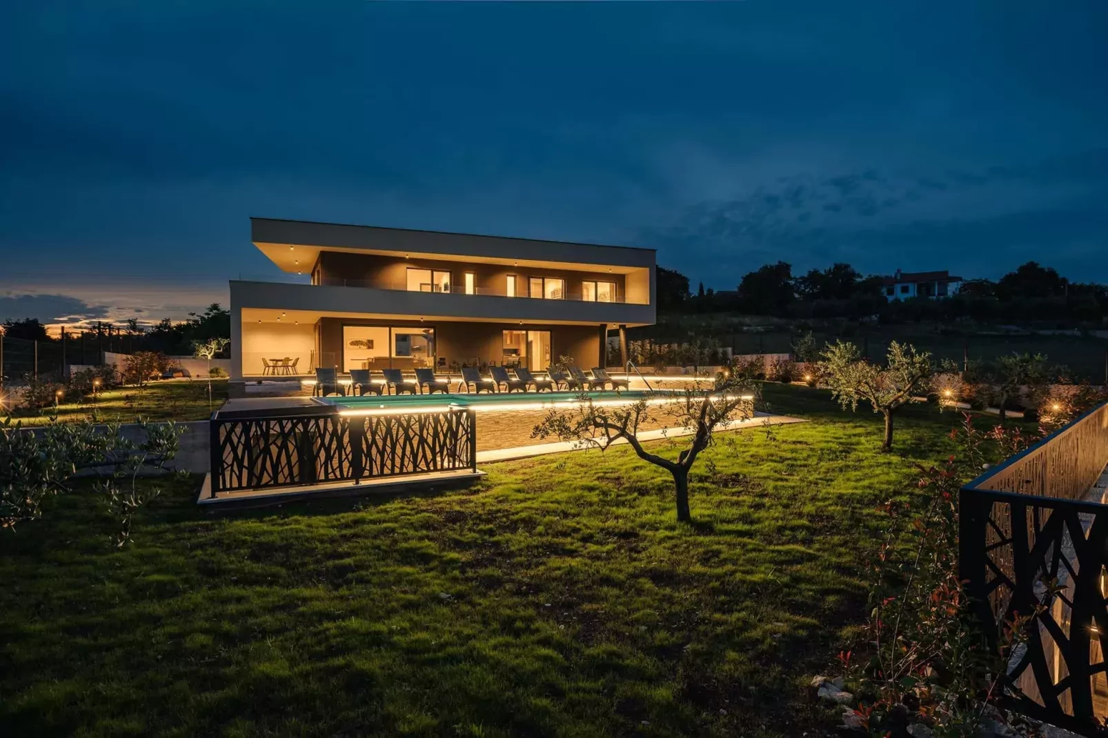Villa de la Vie with Heated Swimming Pool-Buitenlucht
