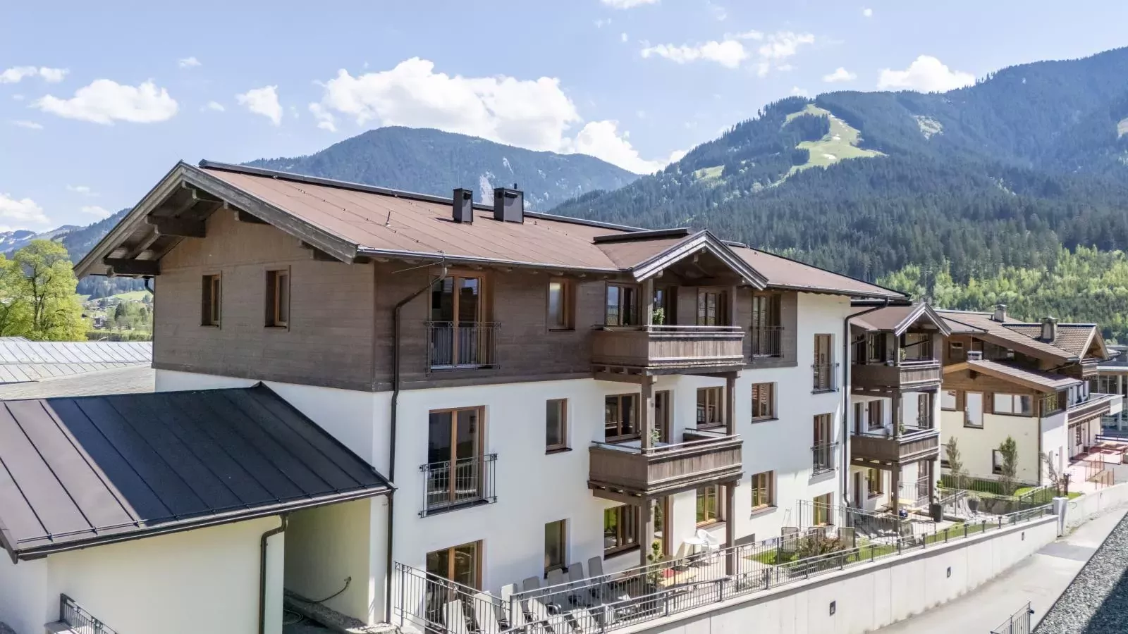 Next to the ski lift A 4-Buitenlucht
