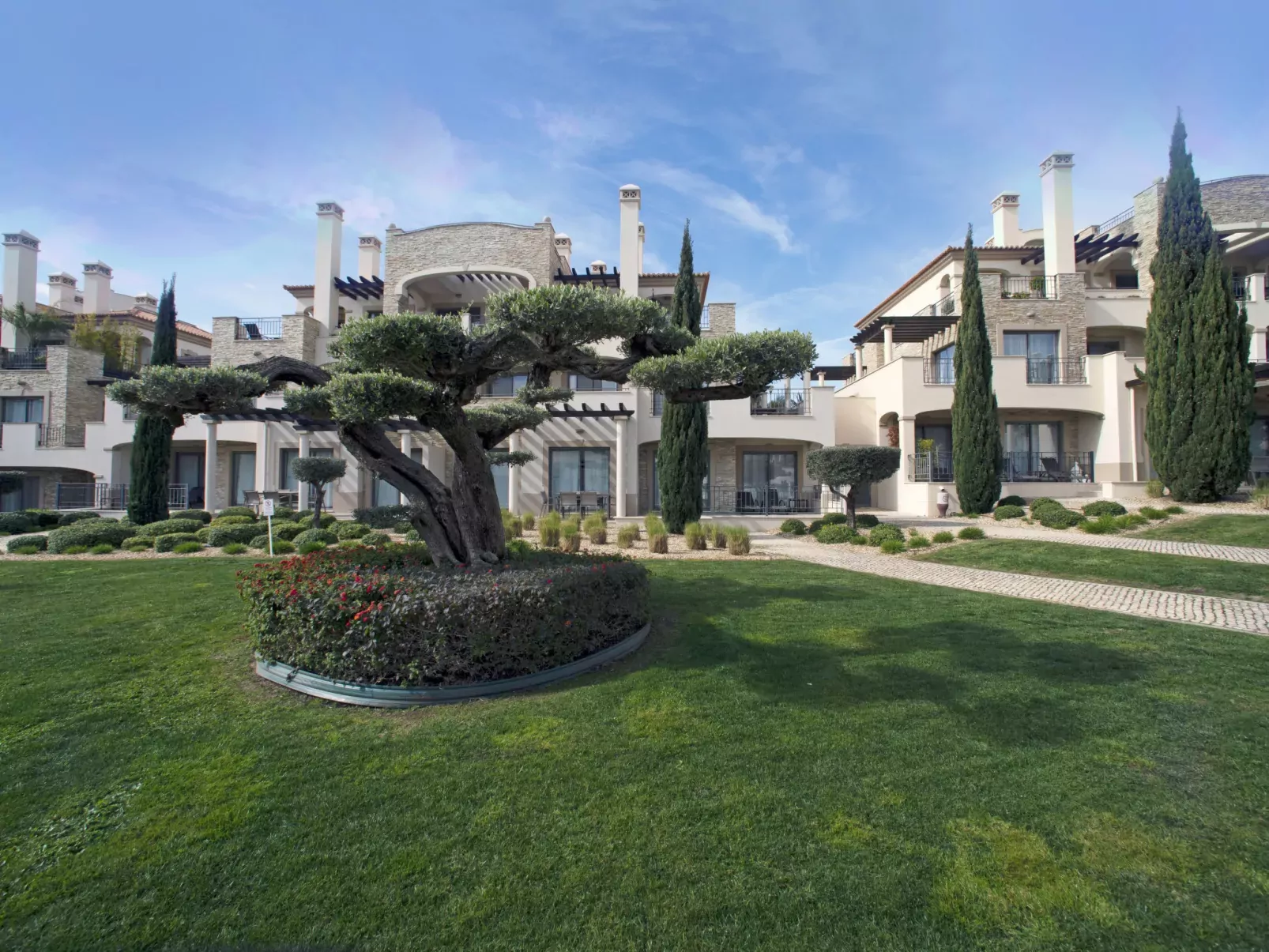 Pine Hills Reva Santuary Modern Elegance-Buiten