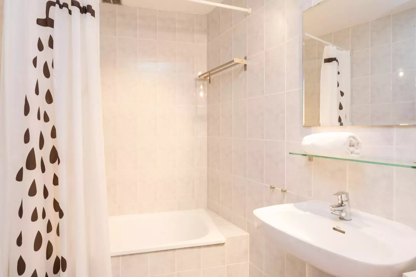 Cipresos 12pax-Badkamer