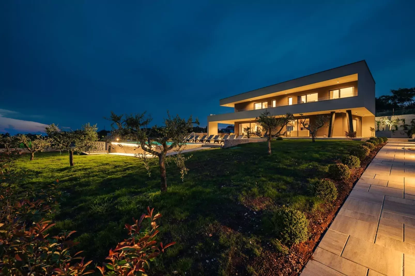 Villa de la Vie with Heated Swimming Pool-Buitenlucht