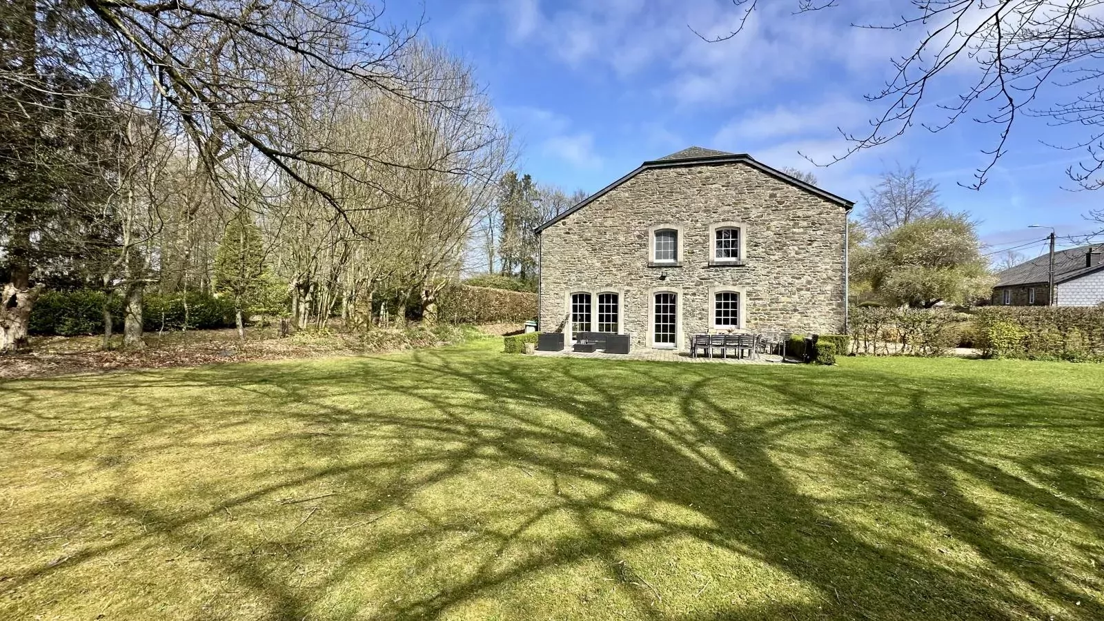 Le Clos du Parc-Buitenkant zomer