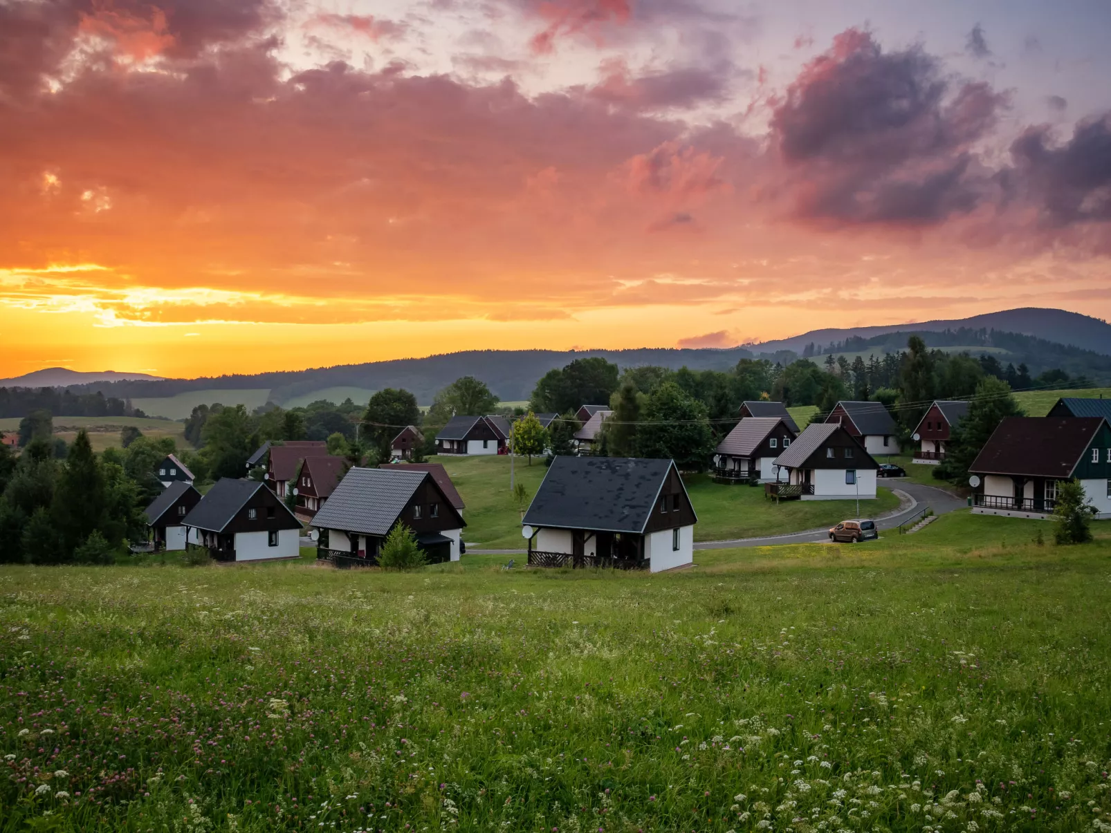 Holiday Hill-Buiten