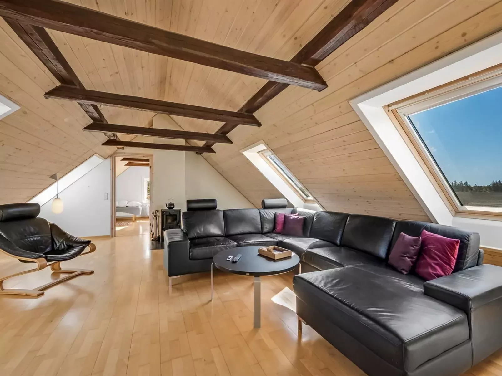"Quirina" - 6km from the sea-Binnen