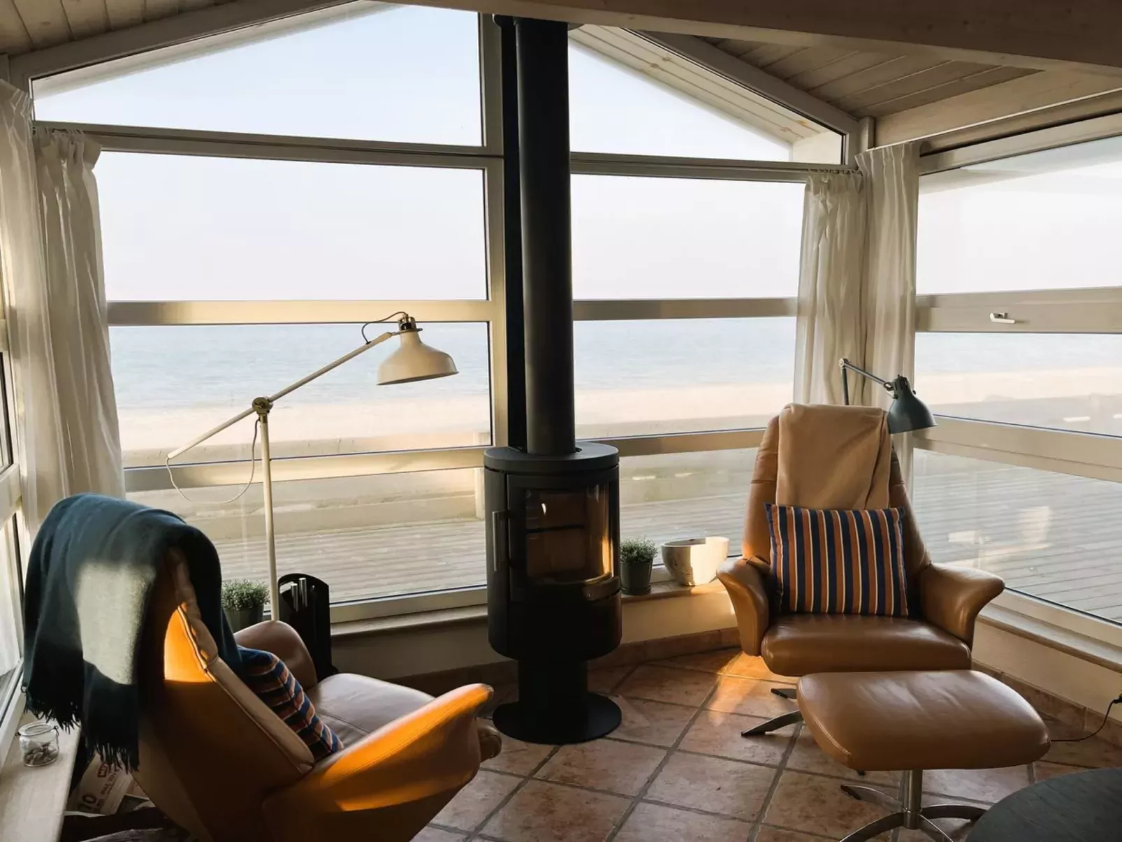 "Amila" - 10m from the sea-Binnen