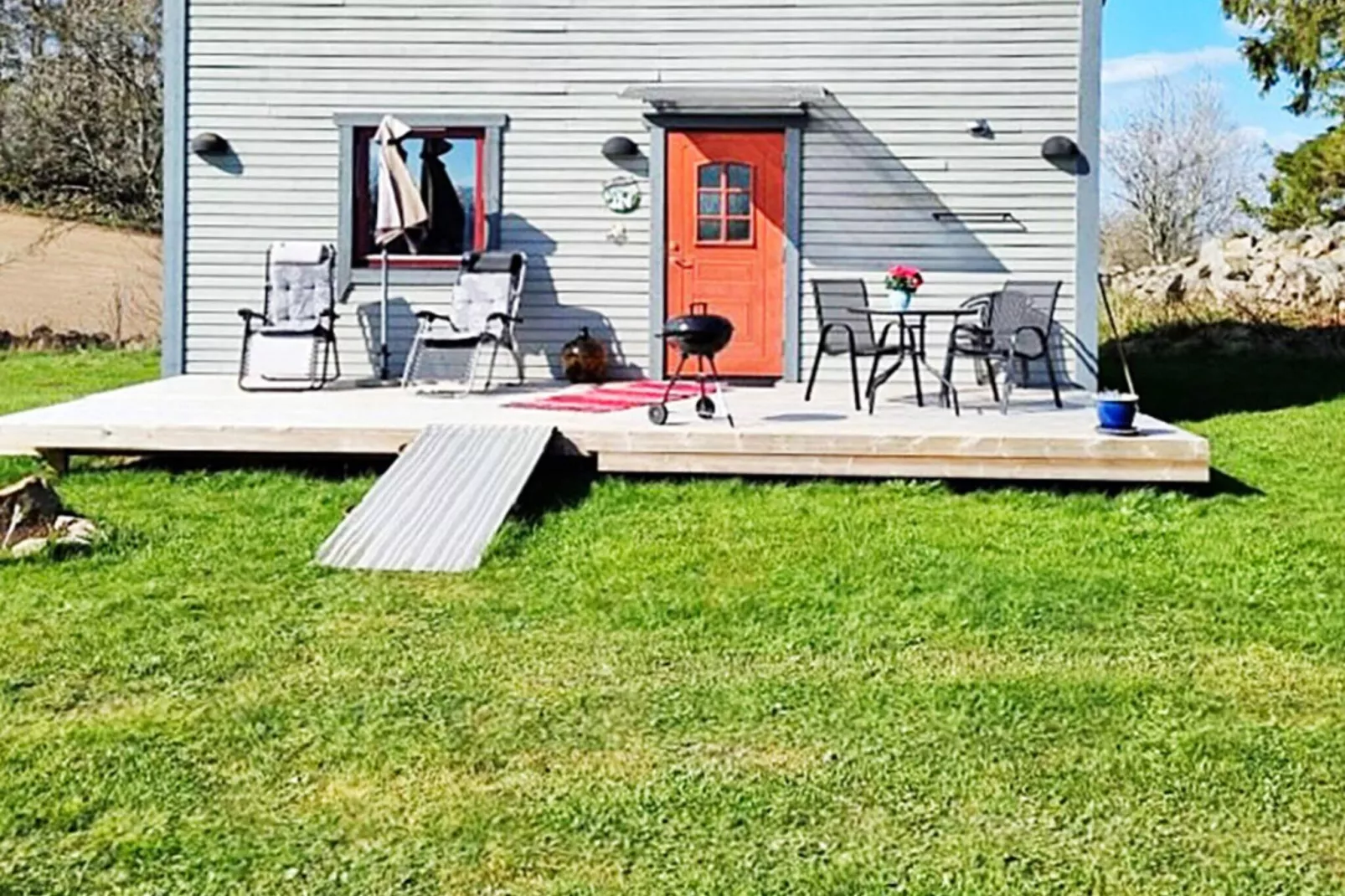 Romantisch vakantiehuis in Vitaby met terras-Buitenlucht
